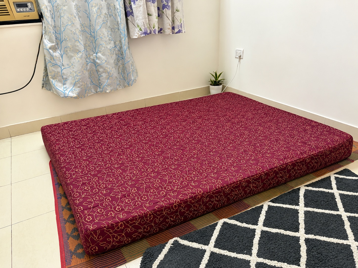 Very good mattress for sale in Mumbai, Maharashtra