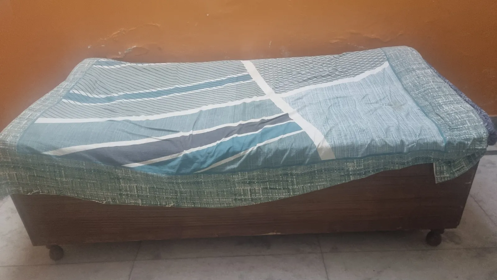 Single bed with storage. - Thumbnail 3