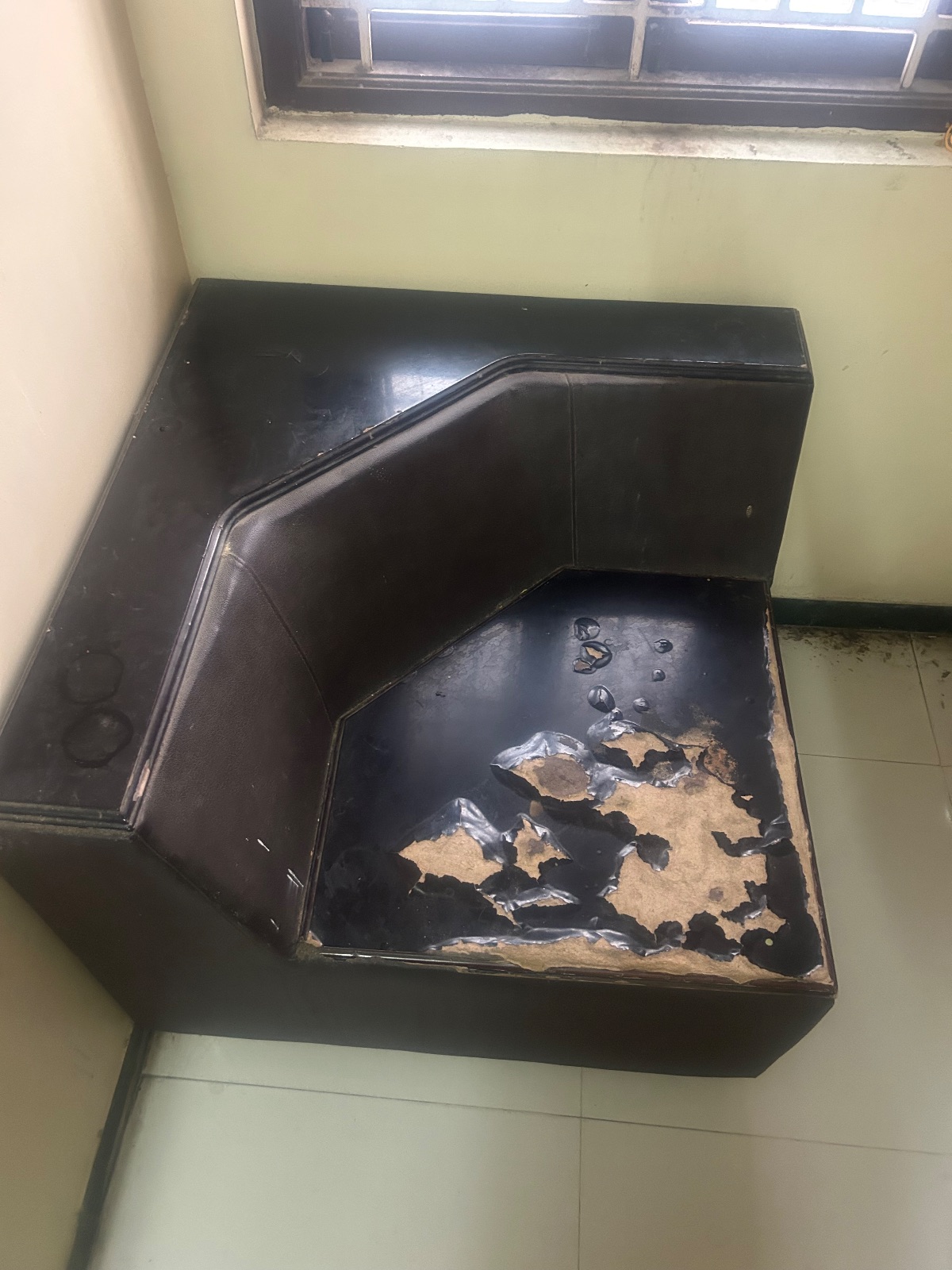 3+3 sofa set plus wooden teapoi for sale in Coimbatore, Tamil Nadu
