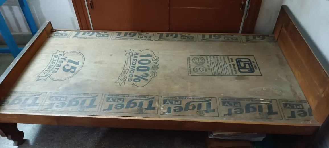 4 seater Dining table and Single cot and tipoy - Thumbnail 3
