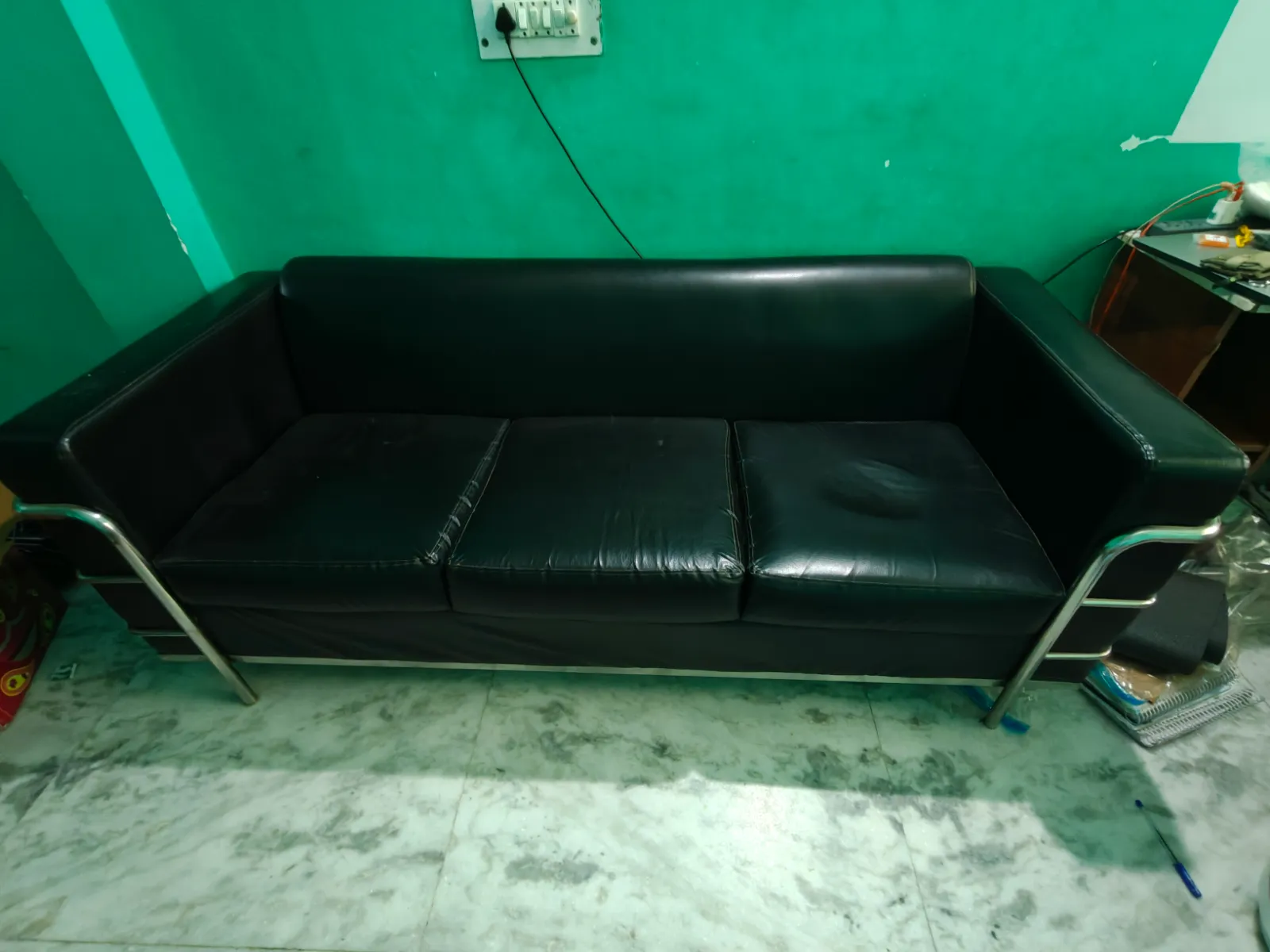 3 seater leather sofa for sale in New delhi, Delhi