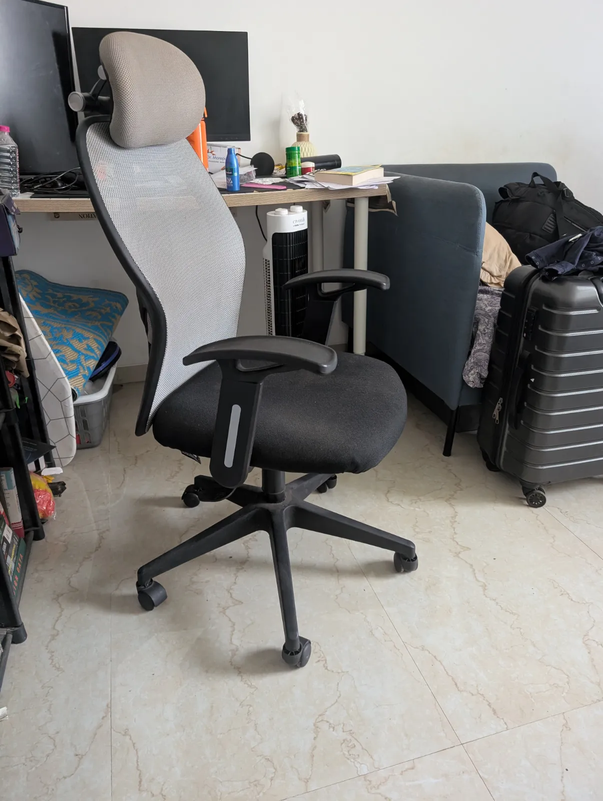Revolving chair with head rest - Thumbnail 2