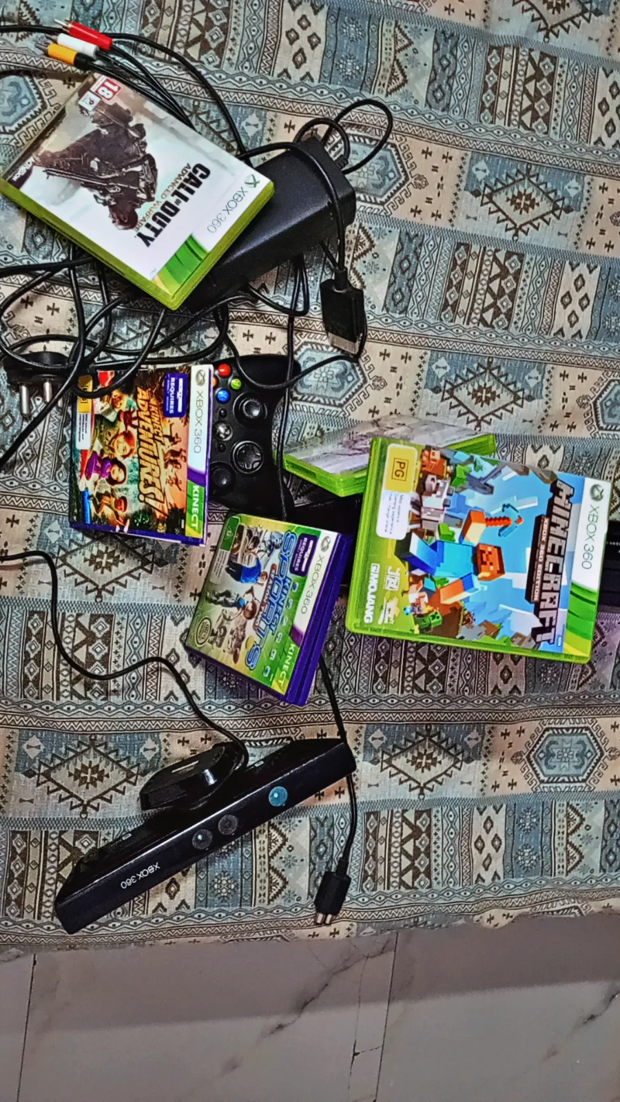 Xbox 360 e with kinict sensor 250gb - Thumbnail 9