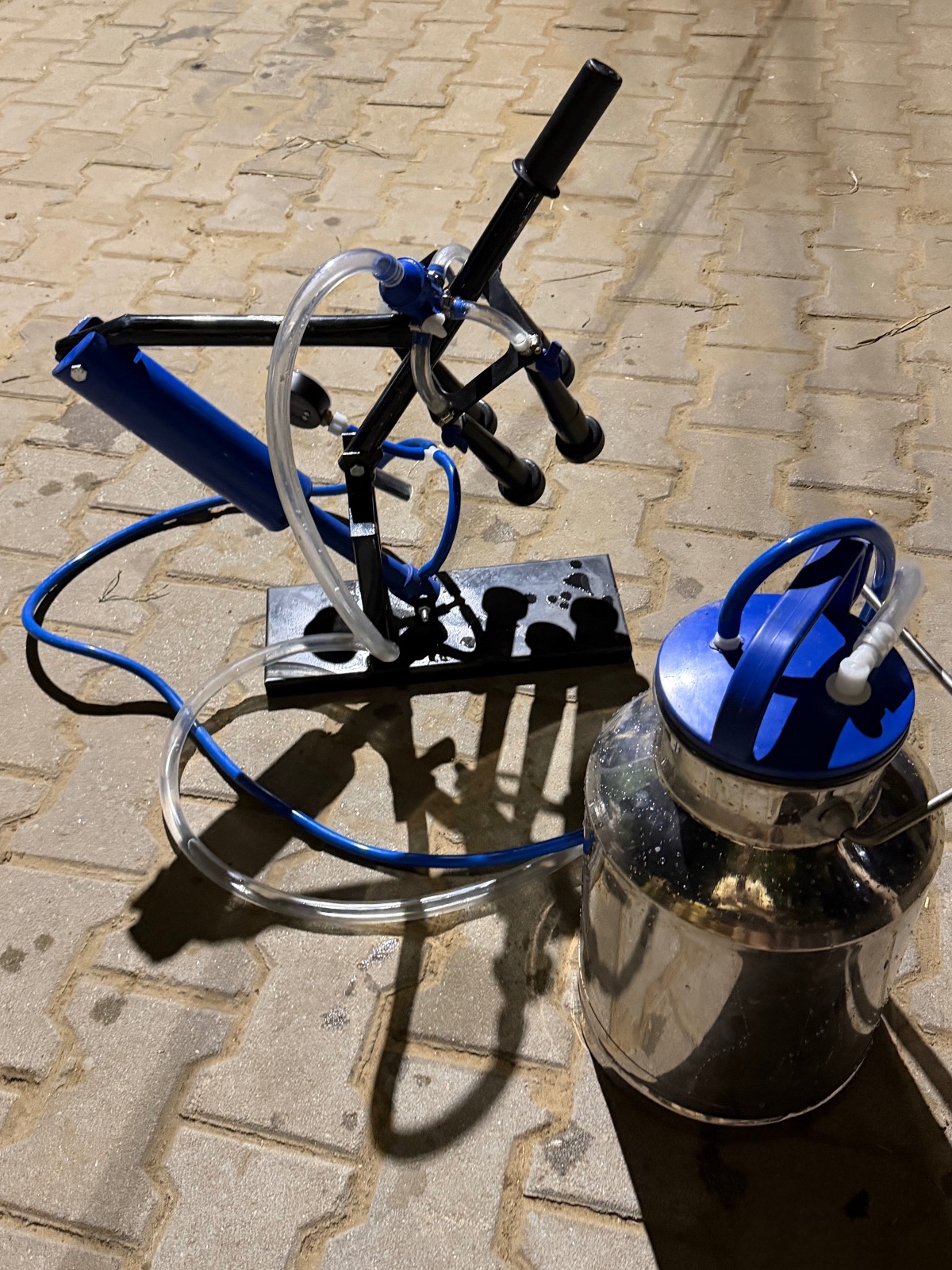 Cow/Buffalo Milking Machine - Thumbnail 3