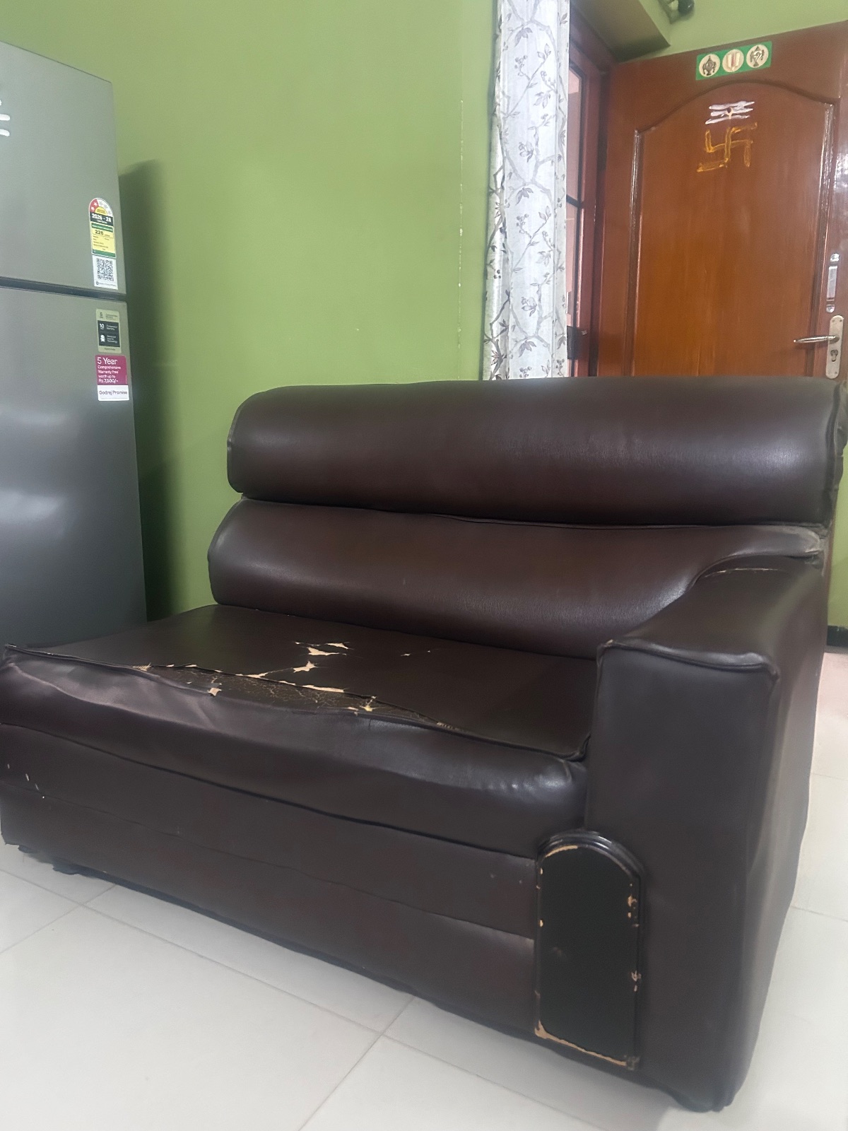 3+3 sofa set plus wooden teapoi - Thumbnail 7