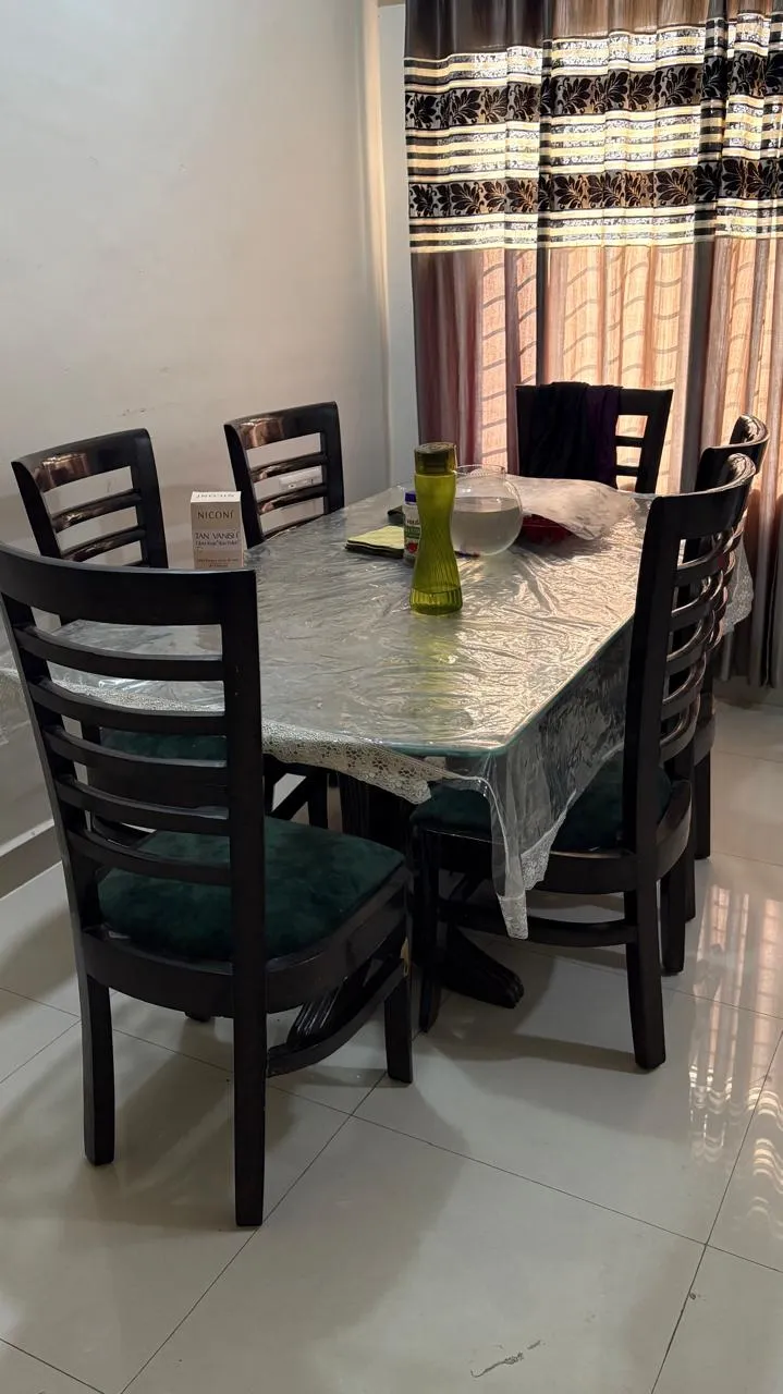 6 seater dining table for sale in Bhopal, Madhya Pradesh