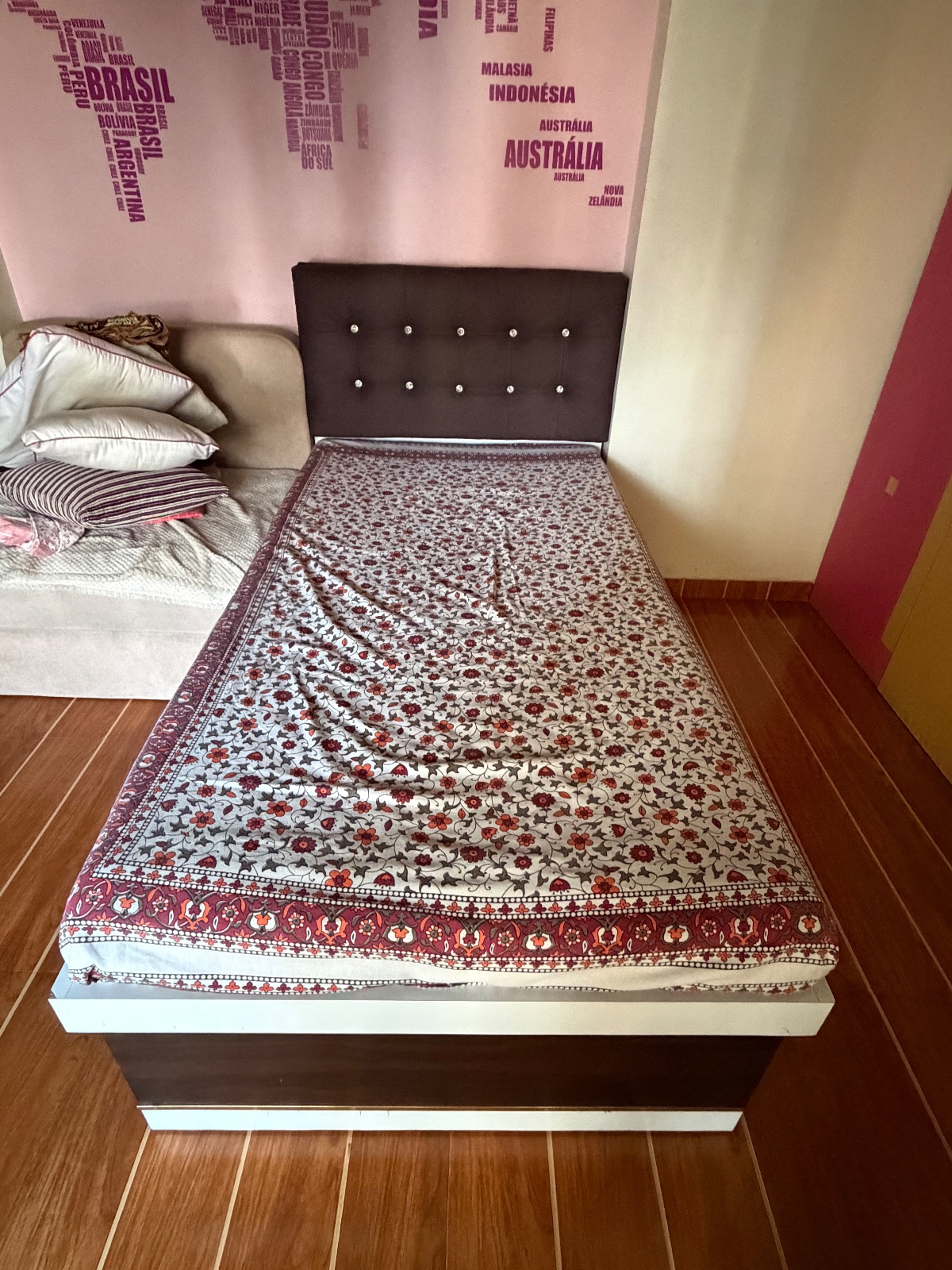 Single bed with storage for sale in Kalyan, Maharashtra