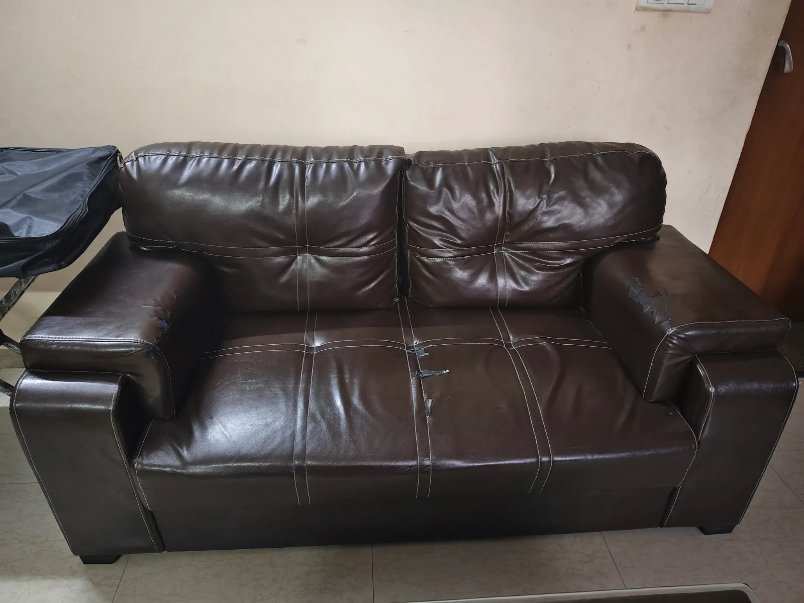 3+2+2 leatherette Sofa set with center table - Thumbnail 4