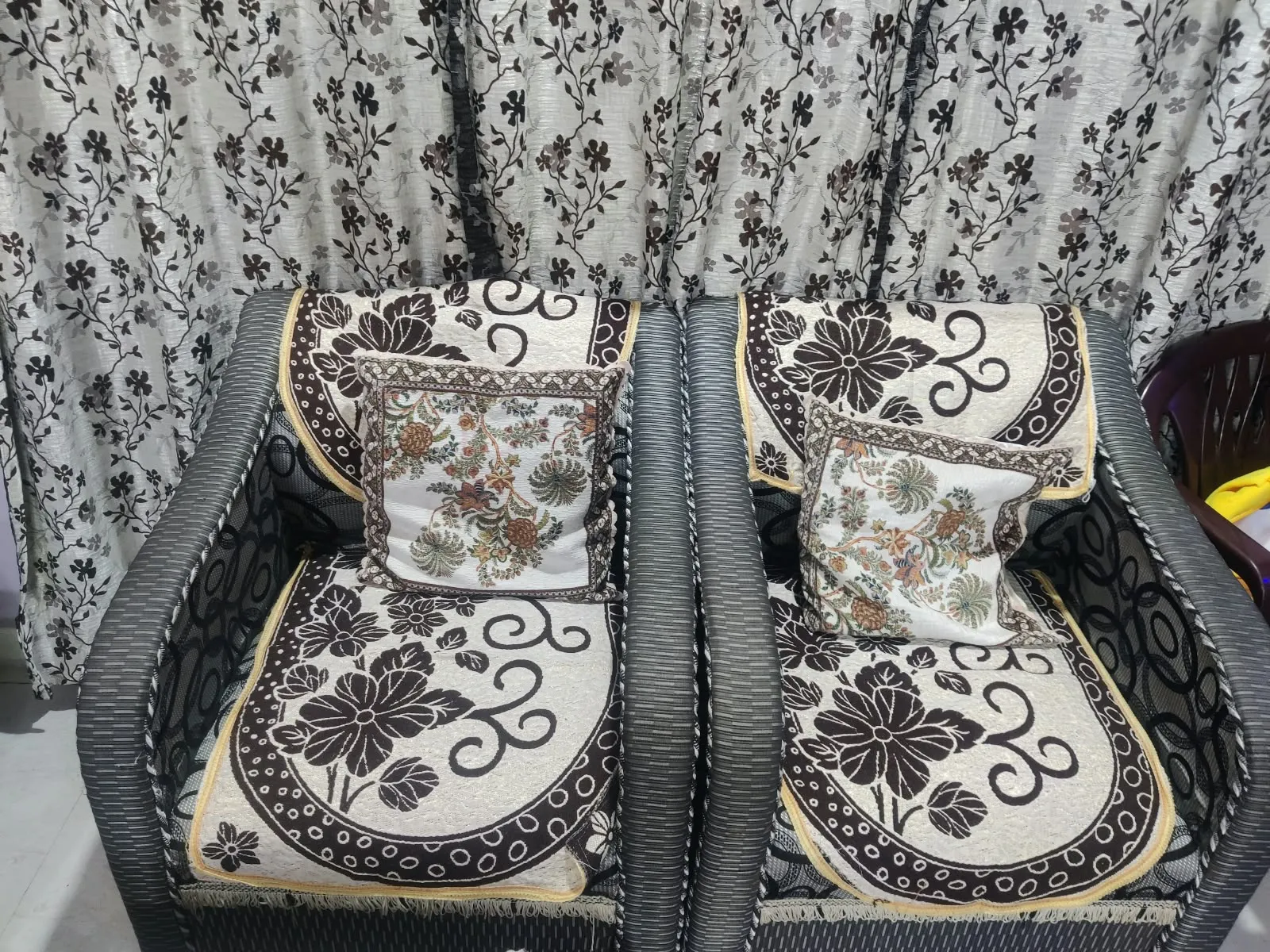 3+2 seater sofa set - Image 1