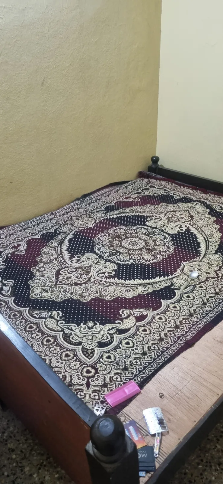 Queen size bed - Image 1