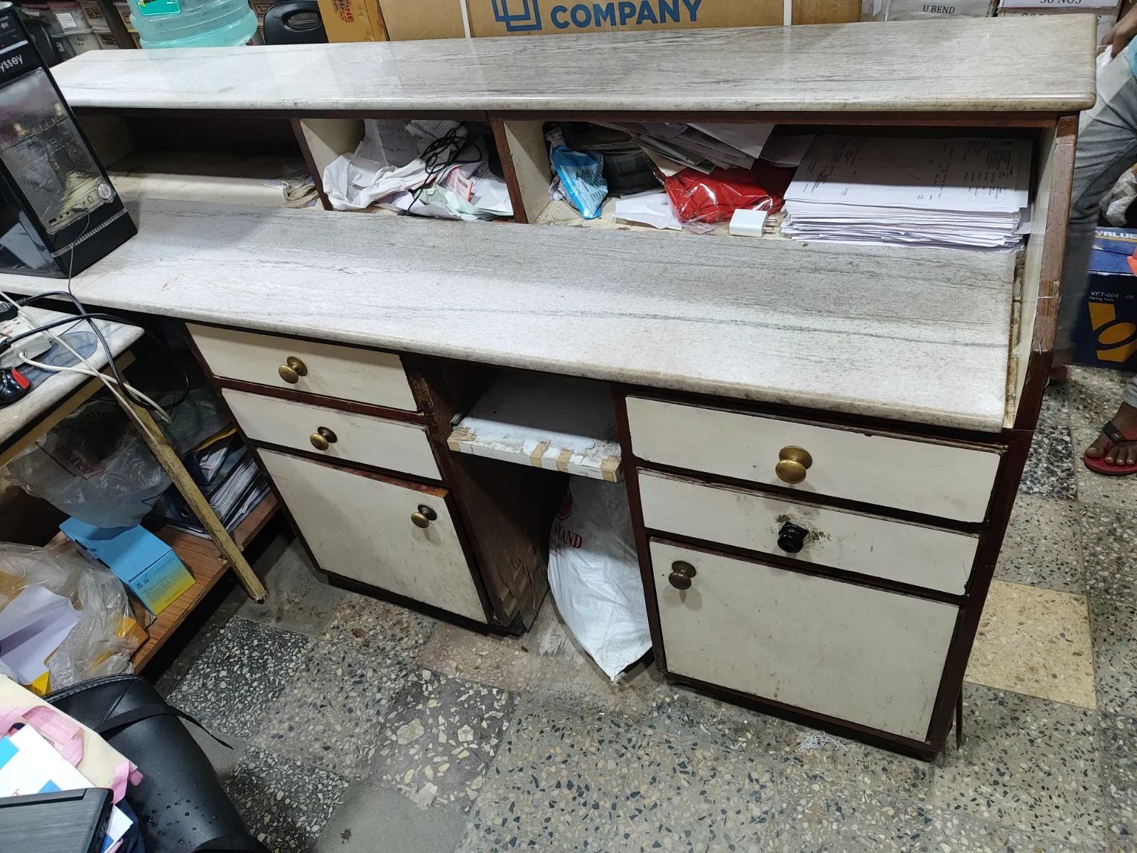 Office table with drawers for sale in Bangalore, Karnataka