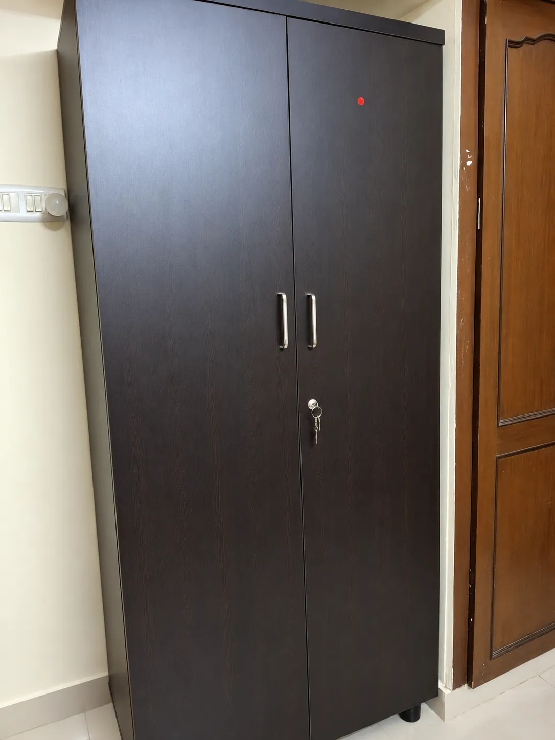 Wooden cupboard for sale in Chennai, Tamil Nadu