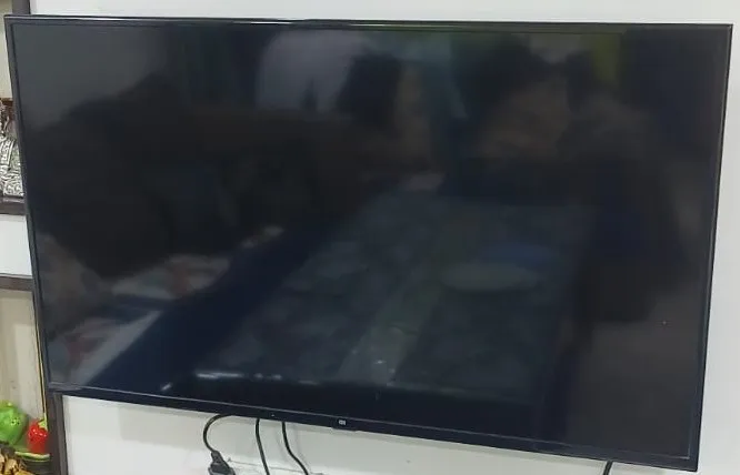 MI Smart TV 2010 model, 43 inches, good working condition (Used) - Thumbnail 3