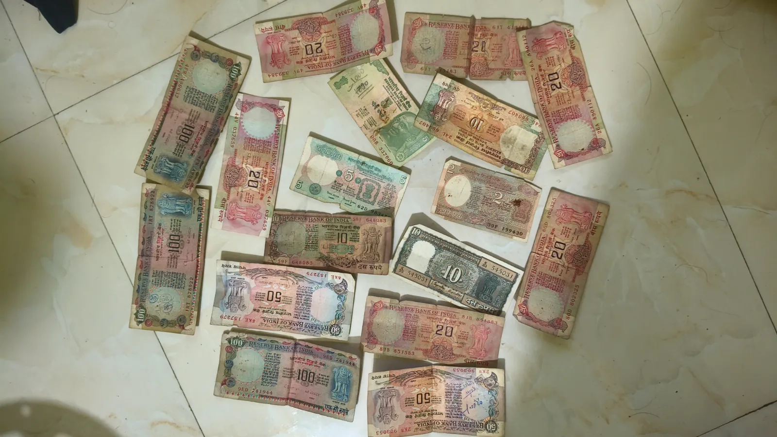 Old notes 80`s  to 2000 for sale in Chh. Sambhaji nagar, Maharashtra