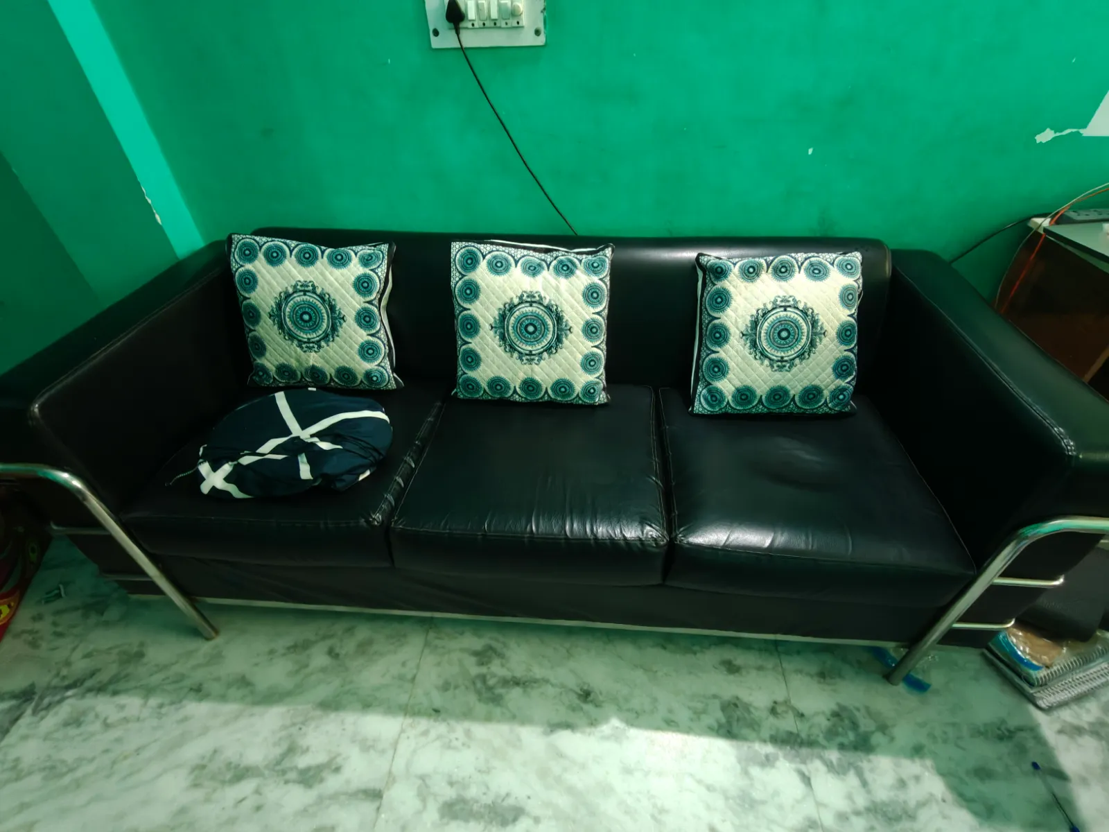 3 seater leather sofa - Thumbnail 2