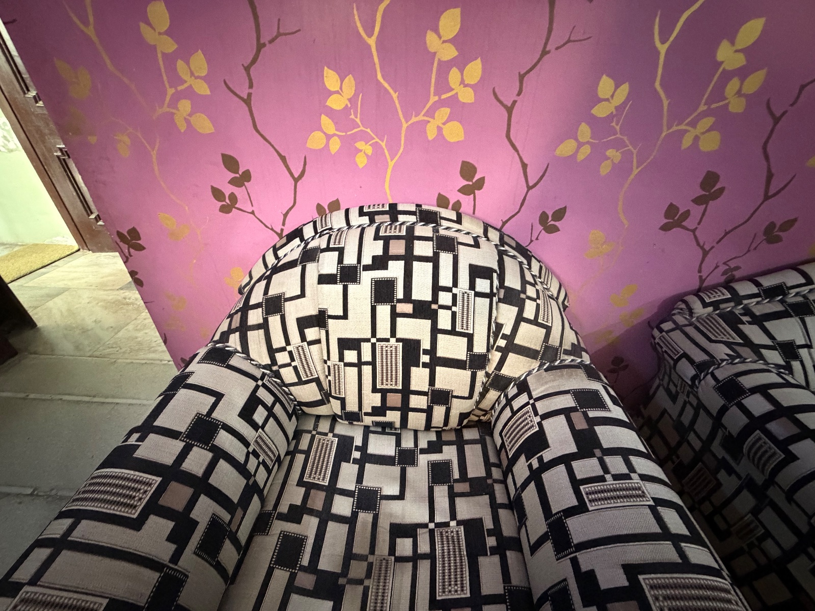 5 seater sofa with table swing zhula dinning table - Thumbnail 3