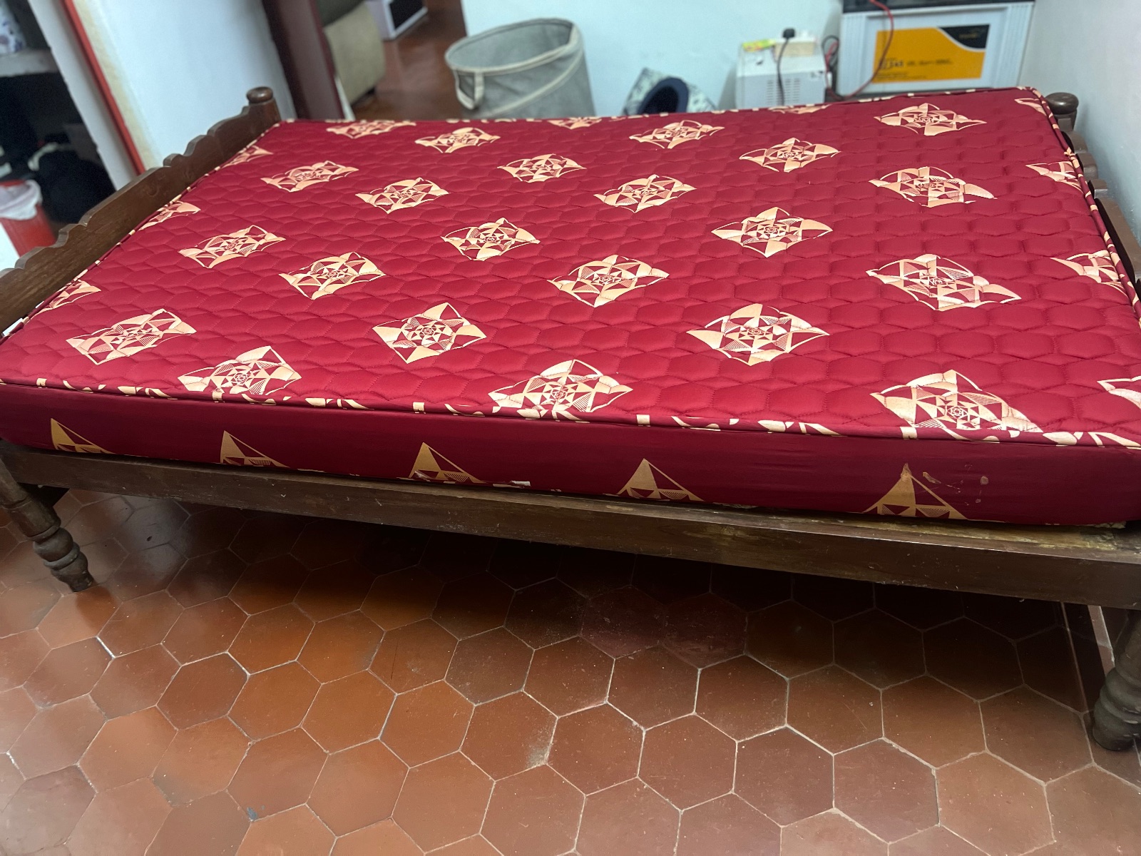 Teak wood Queensize cot with brand new matress - Thumbnail 3