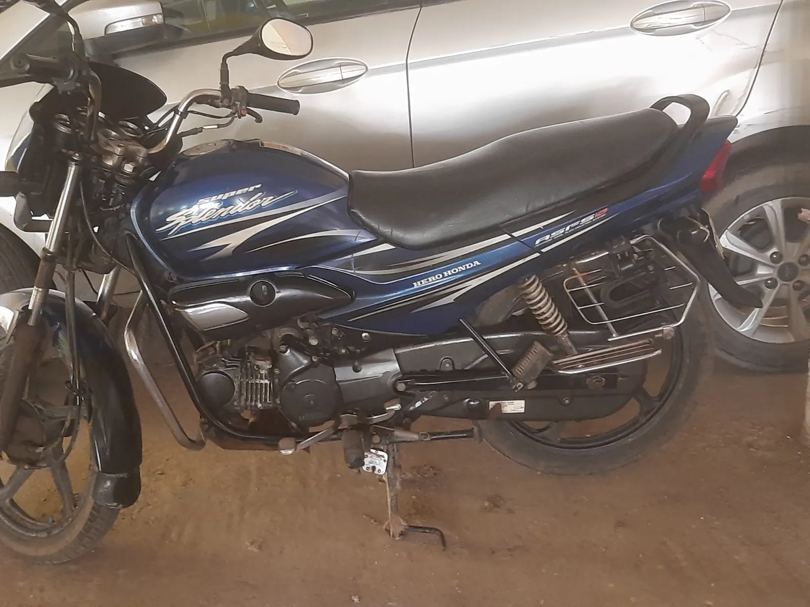 Hero Honda Super Splendor Bike 125 CC - Thumbnail 3