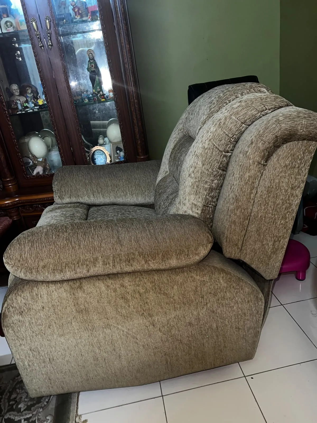 Beautiful Olive Recliner from AE Designs - Unused - Thumbnail 4