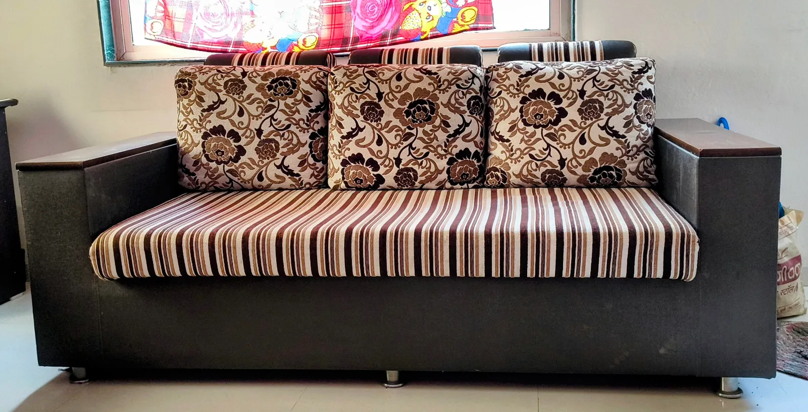 3+1+1 Sofaset, Teapoy, Bed on urgent sell for sale in PUNE, Maharashtra