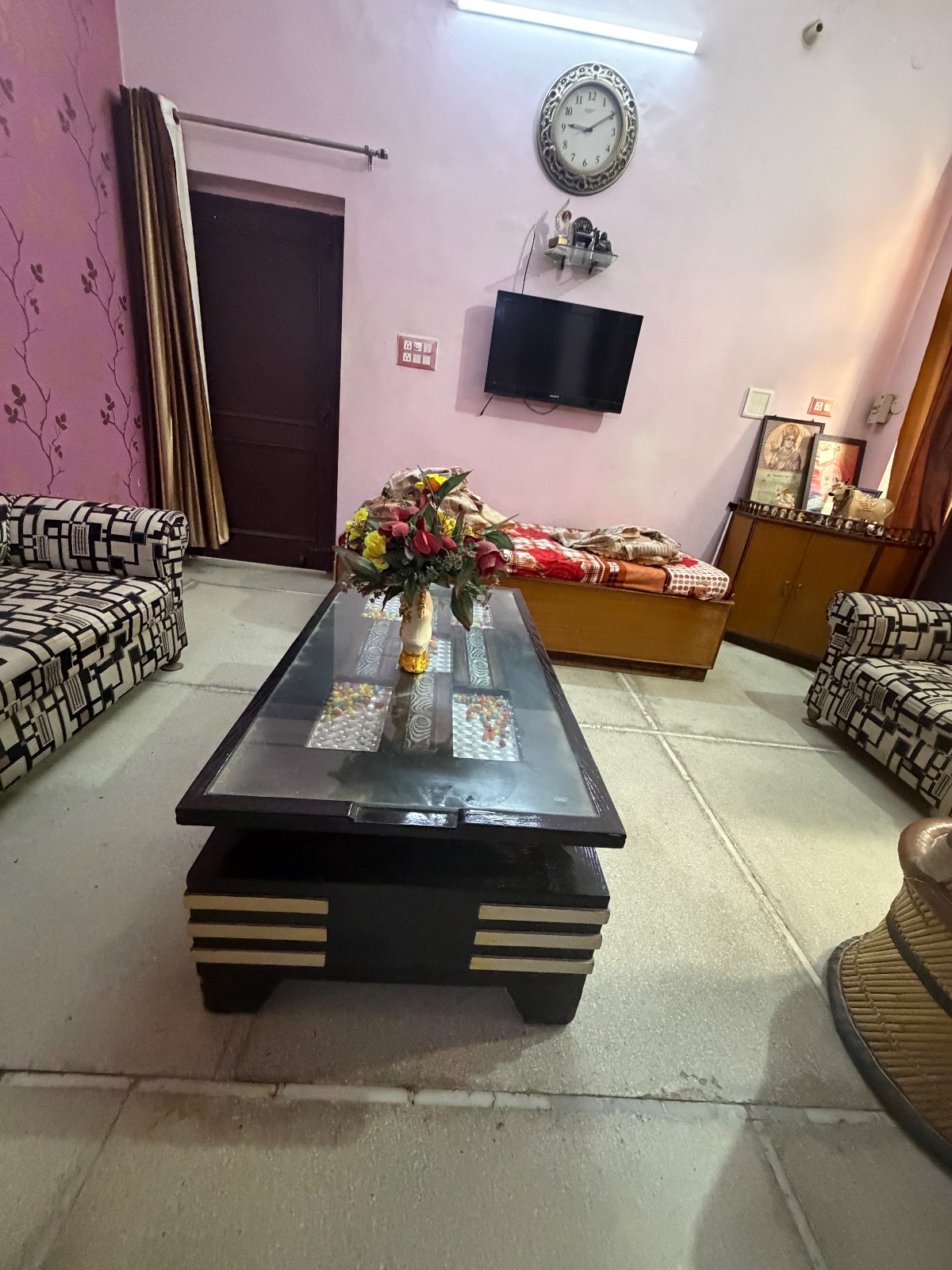 5 seater sofa with table swing zhula dinning table - Thumbnail 4