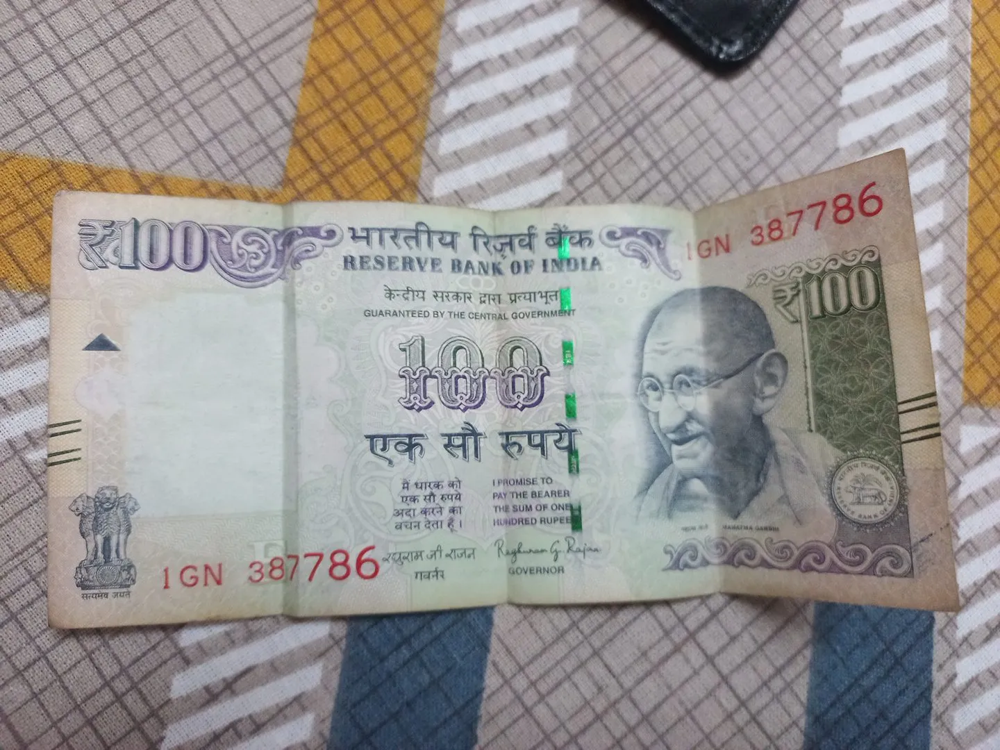 786 serial no. Old 100 rupee note - Image 1