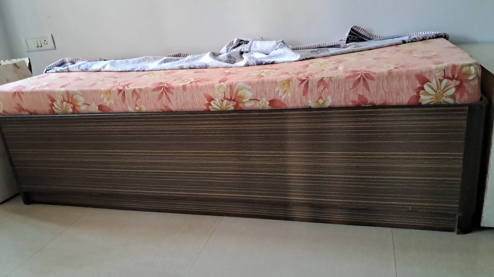 DIWAN, TEAPHOI & SHOE RACK - Thumbnail 2