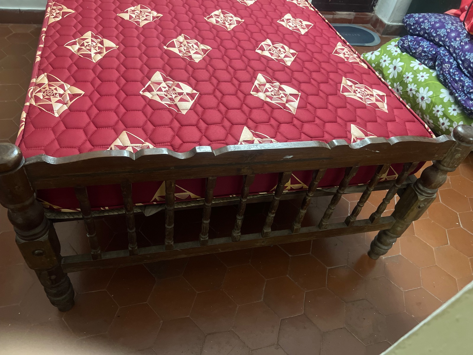 Teak wood Queensize cot with brand new matress - Image 1
