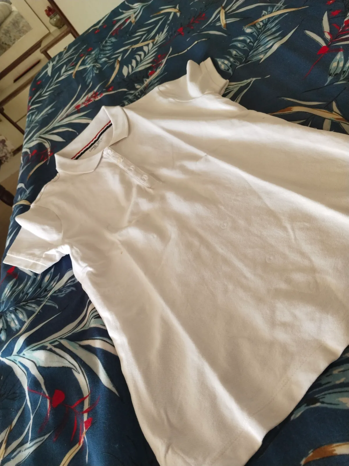 White polo t shirt - Image 1
