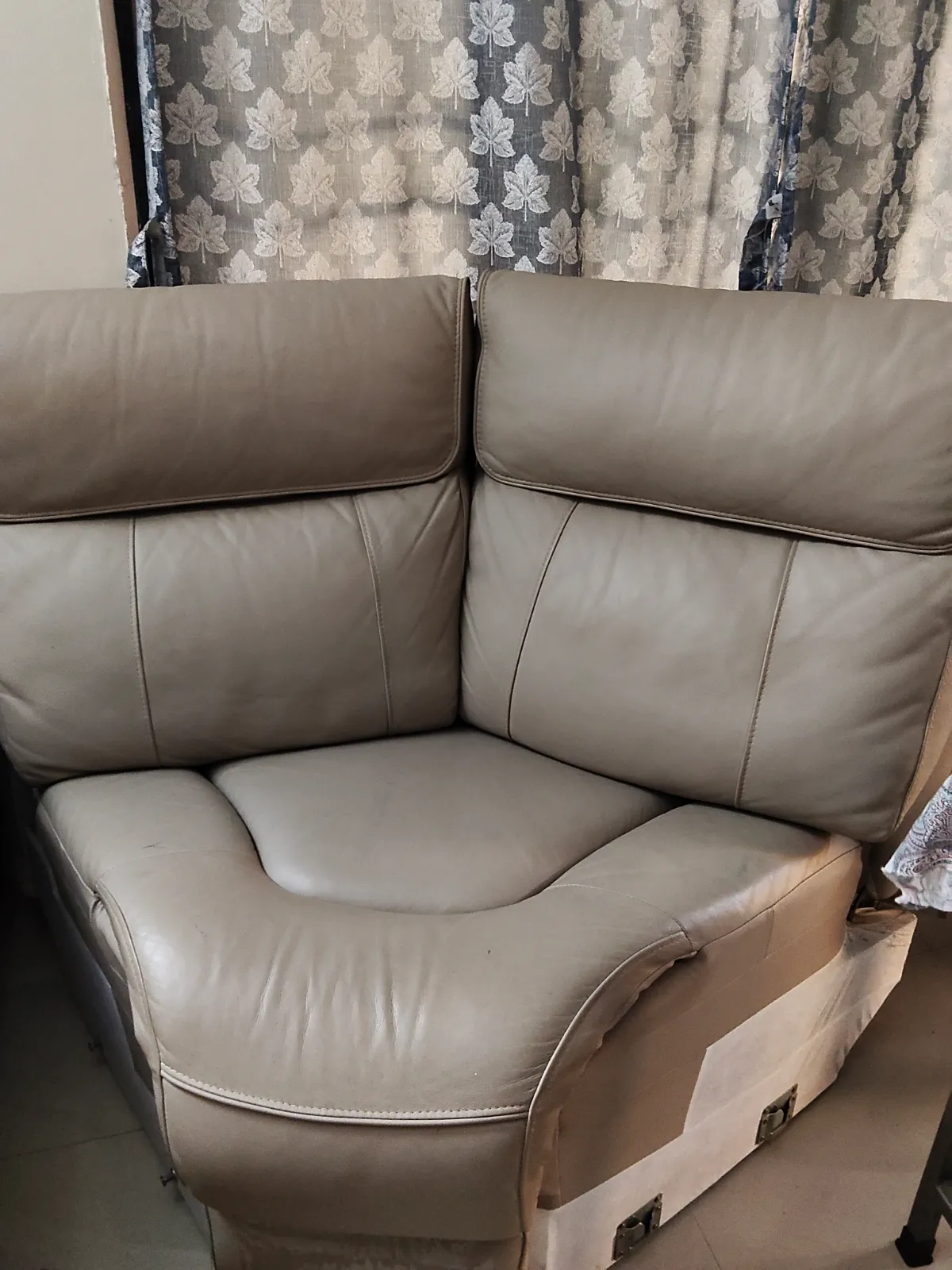 Single sofa in good condition for sale in Chennai, Tamil Nadu