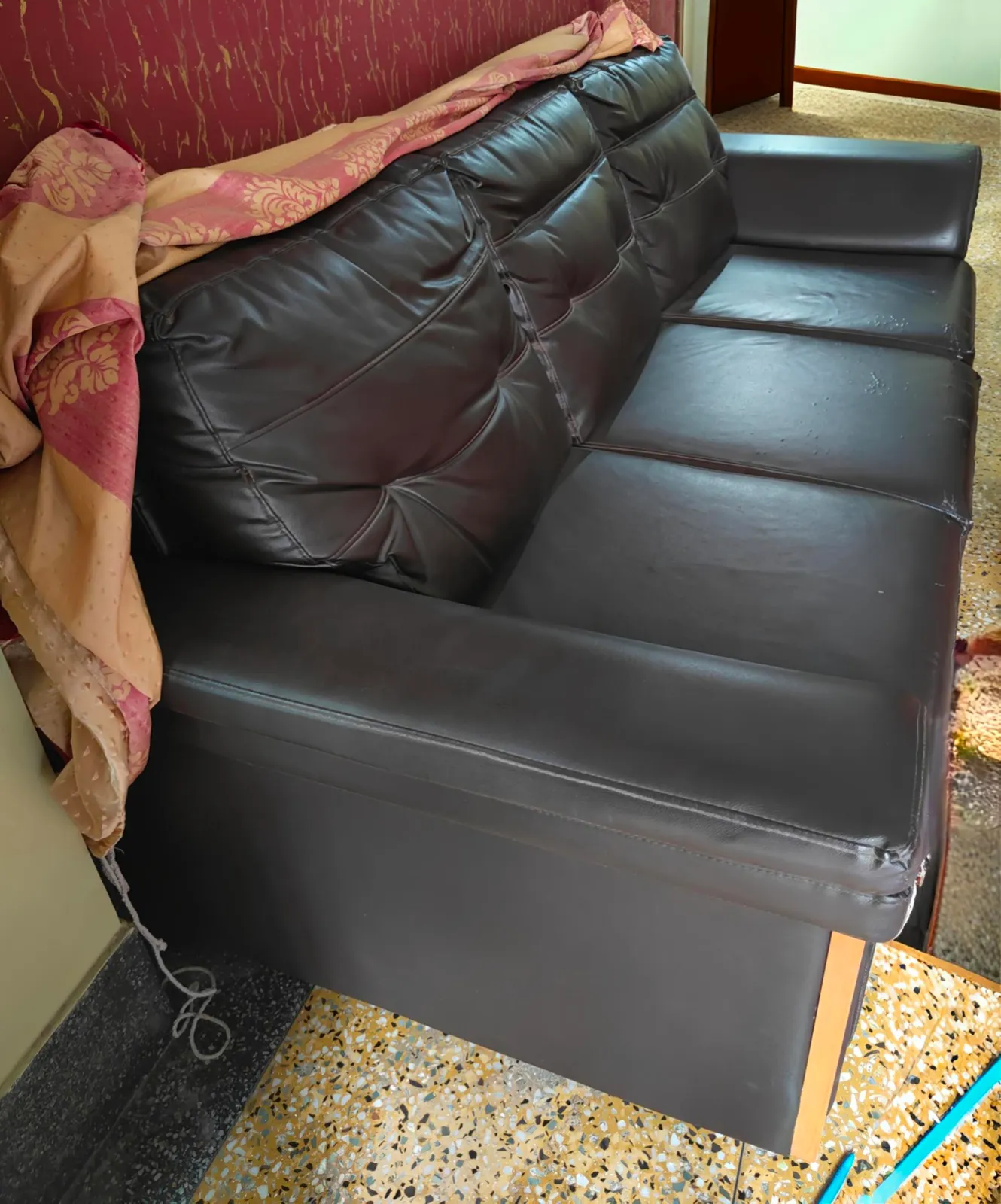 3 seater Leatherette Sofa - Thumbnail 6