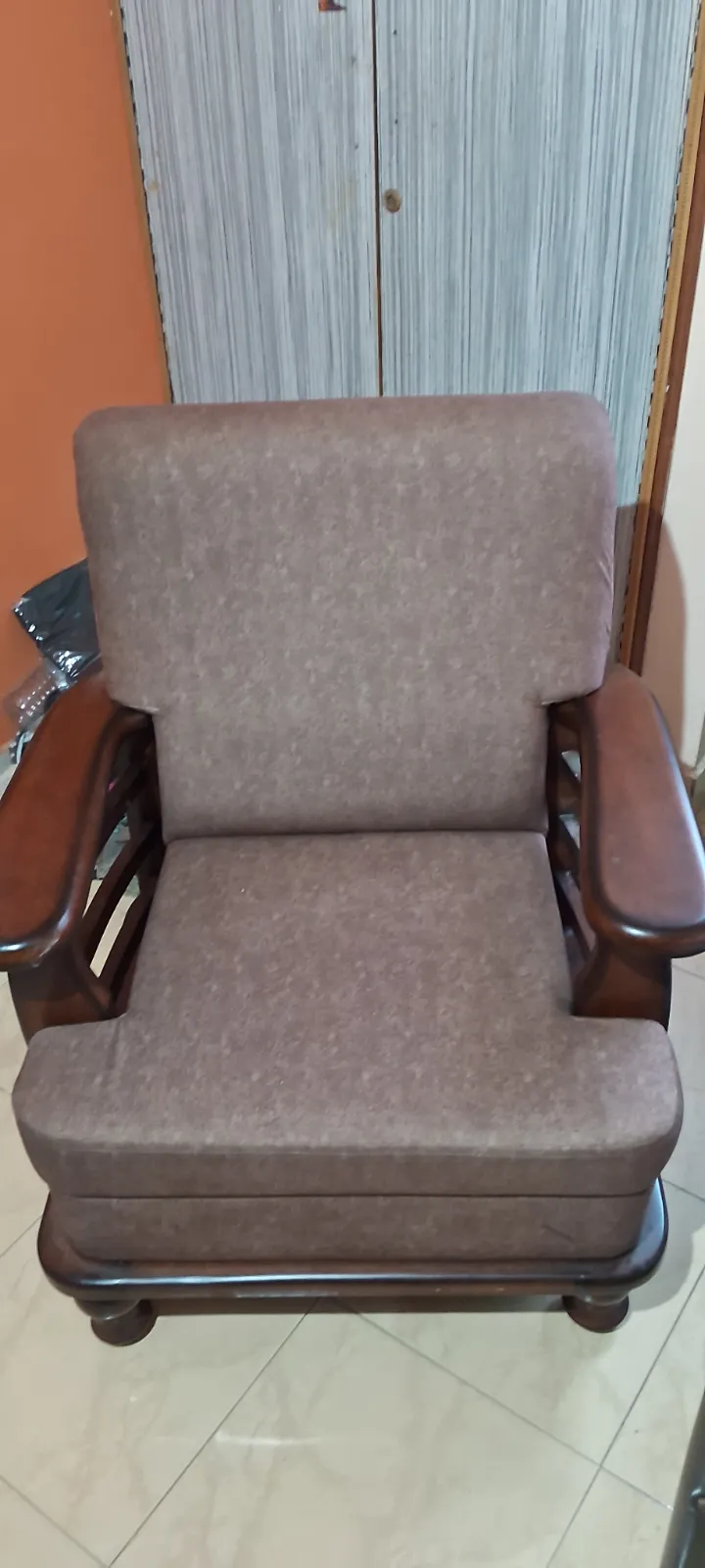 Single Sofa - Image 1