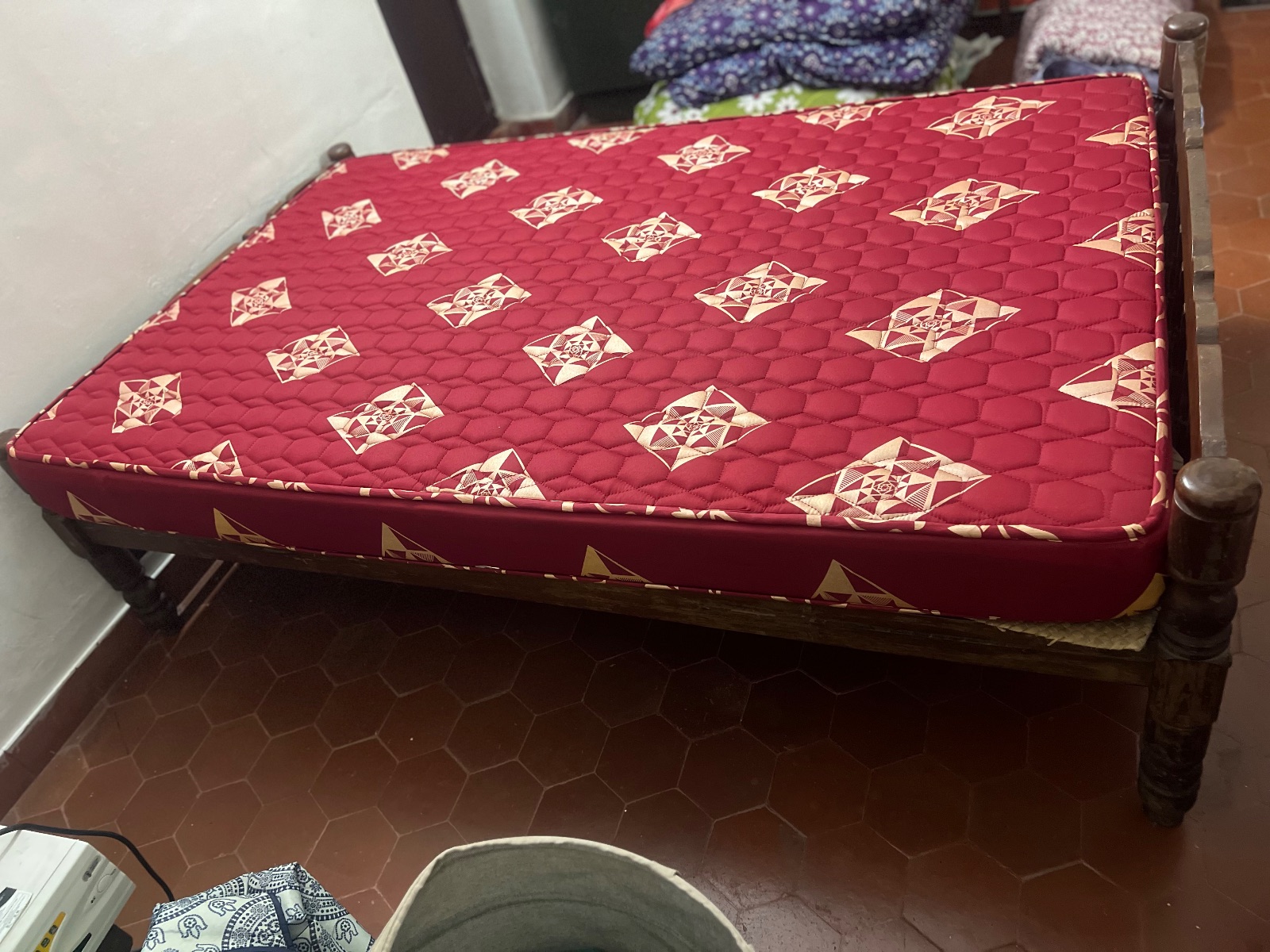 Teak wood Queensize cot with brand new matress - Thumbnail 4