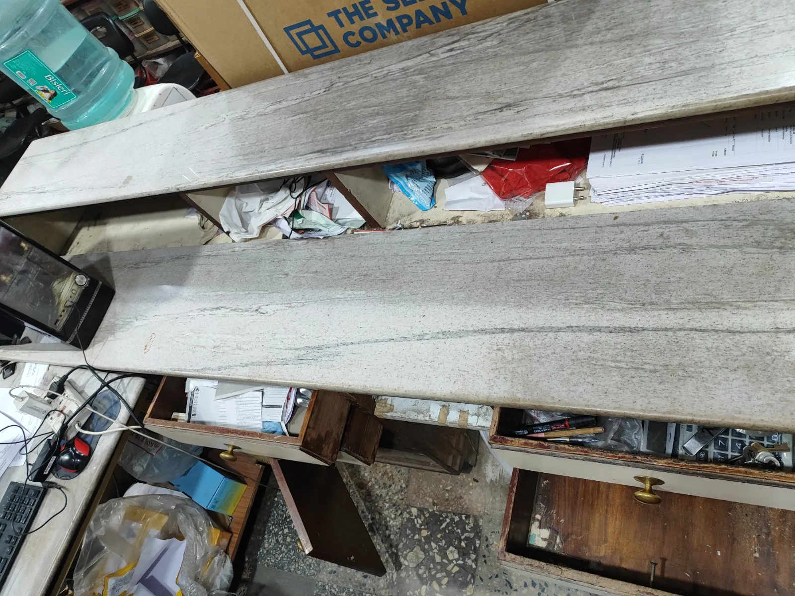 Office table with drawers - Thumbnail 4