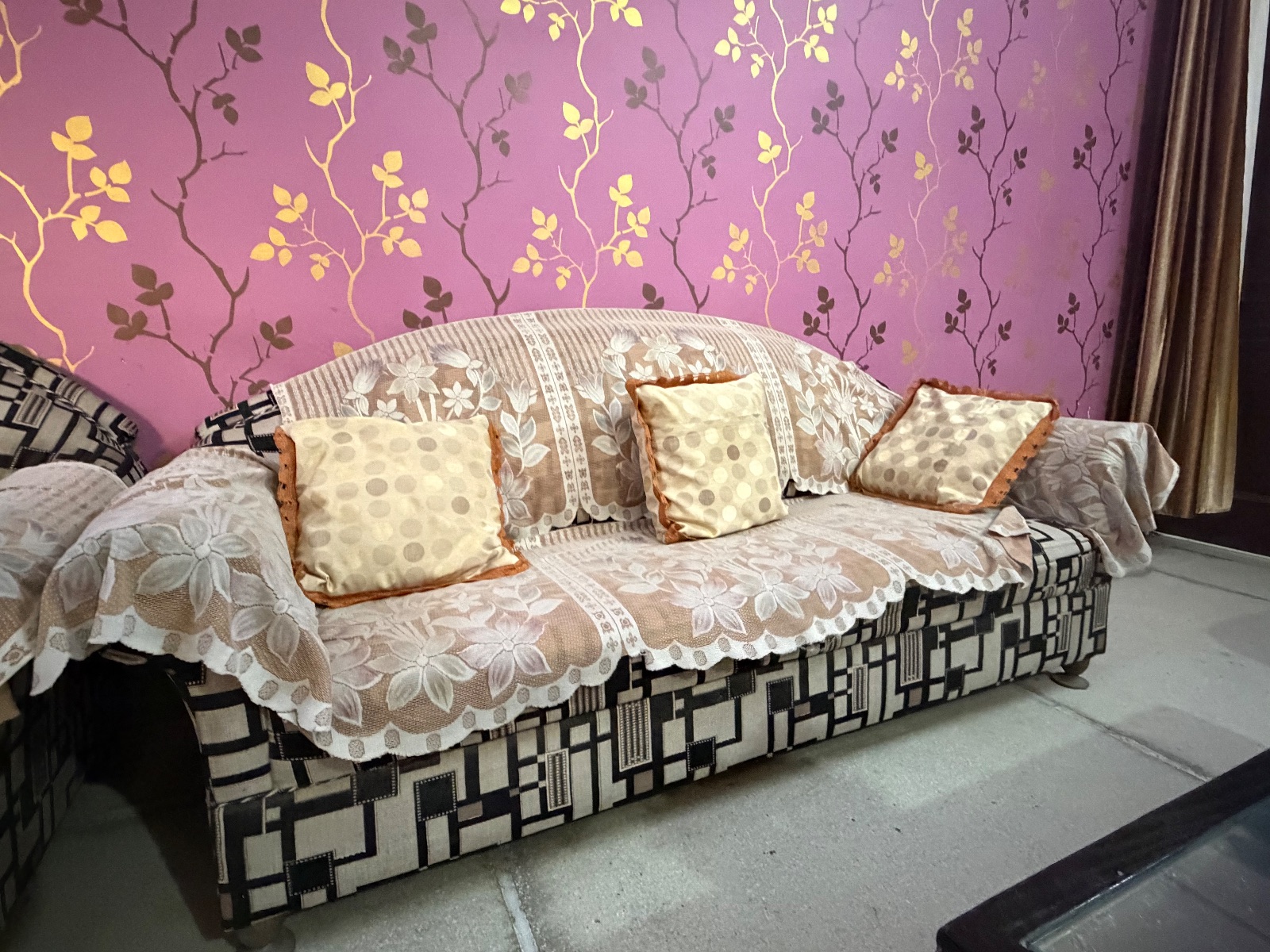 5 seater sofa with table swing zhula dinning table - Thumbnail 8