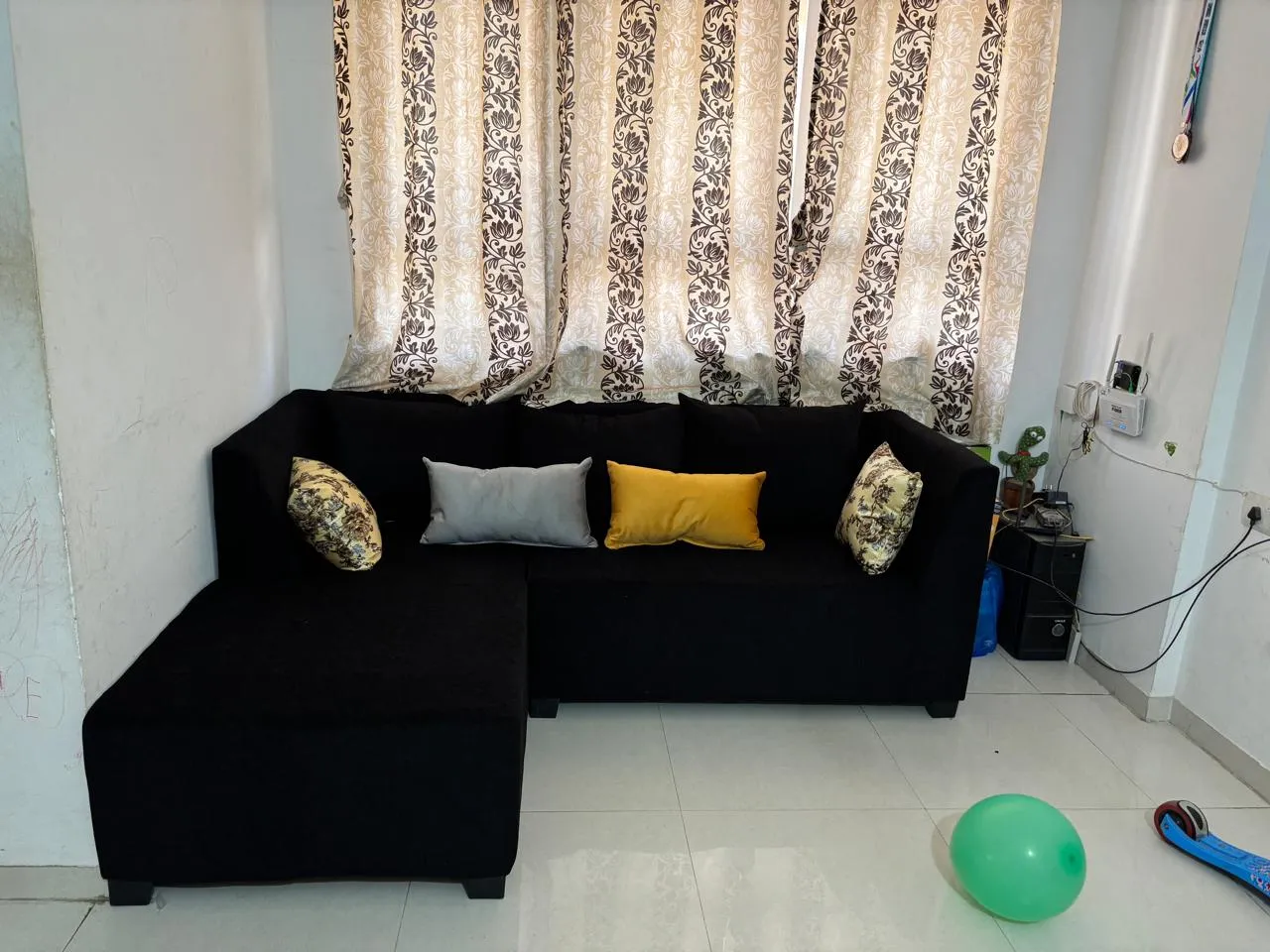 Black L-Shaped Sofa with Lounger + 4 Cushions - Punawale Pune for sale in Pune, Maharashtra