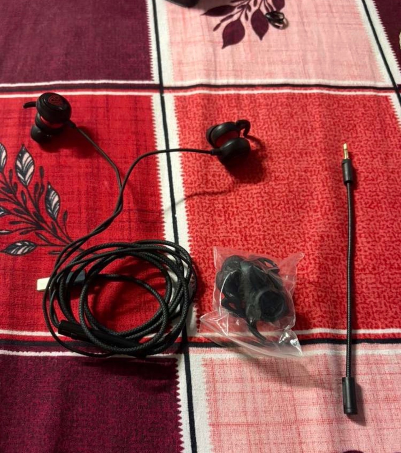 SpinBot C30 Type-C Gaming Earphones; Lightly Used - Thumbnail 2