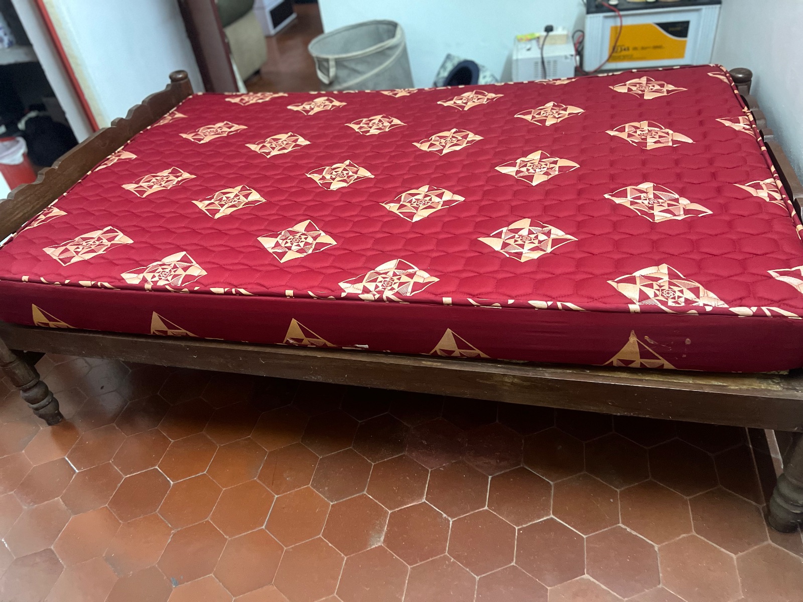 Teak wood Queensize cot with brand new matress - Thumbnail 2