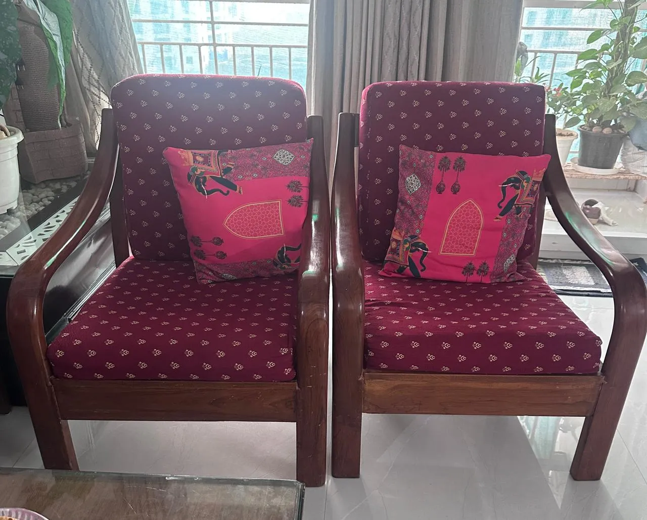 Sofa Set - NINE seater (3+2+1+1+1+1)- 2 years old for sale in Noida, Uttar Pradesh