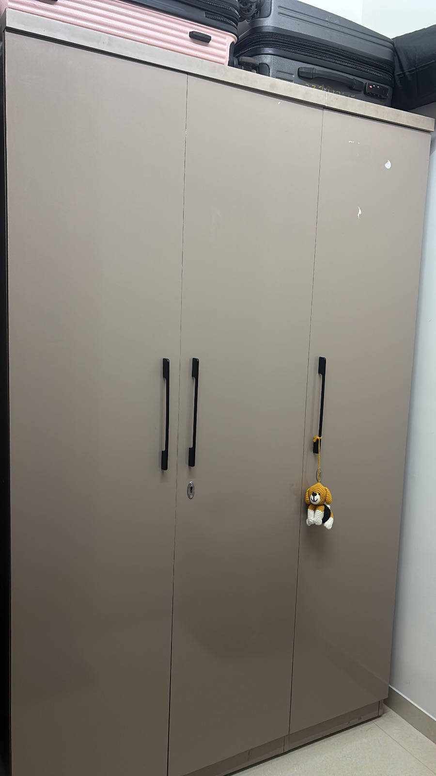 A single bed and a three door cupboard - Thumbnail 5
