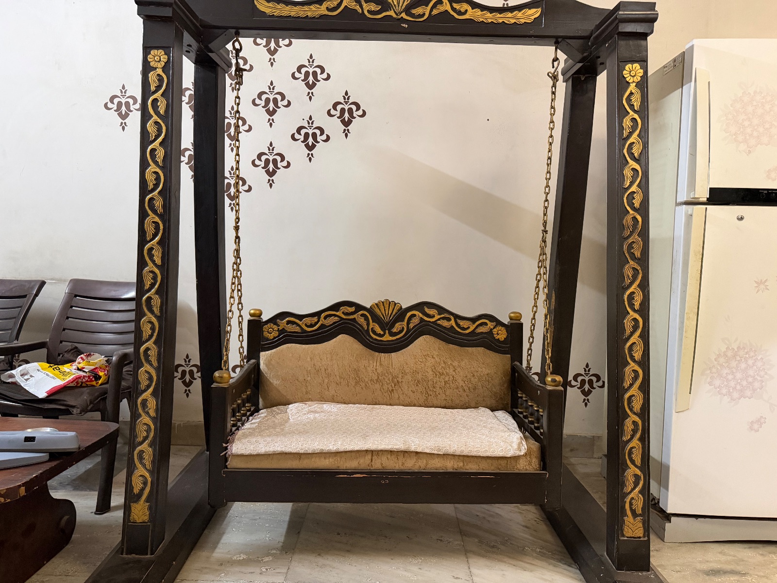 5 seater sofa with table swing zhula dinning table - Thumbnail 19