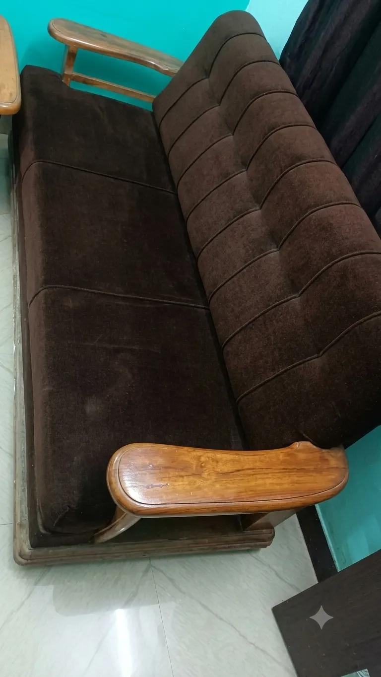 Sofa set with table for sale in Lucknow, Uttar Pradesh