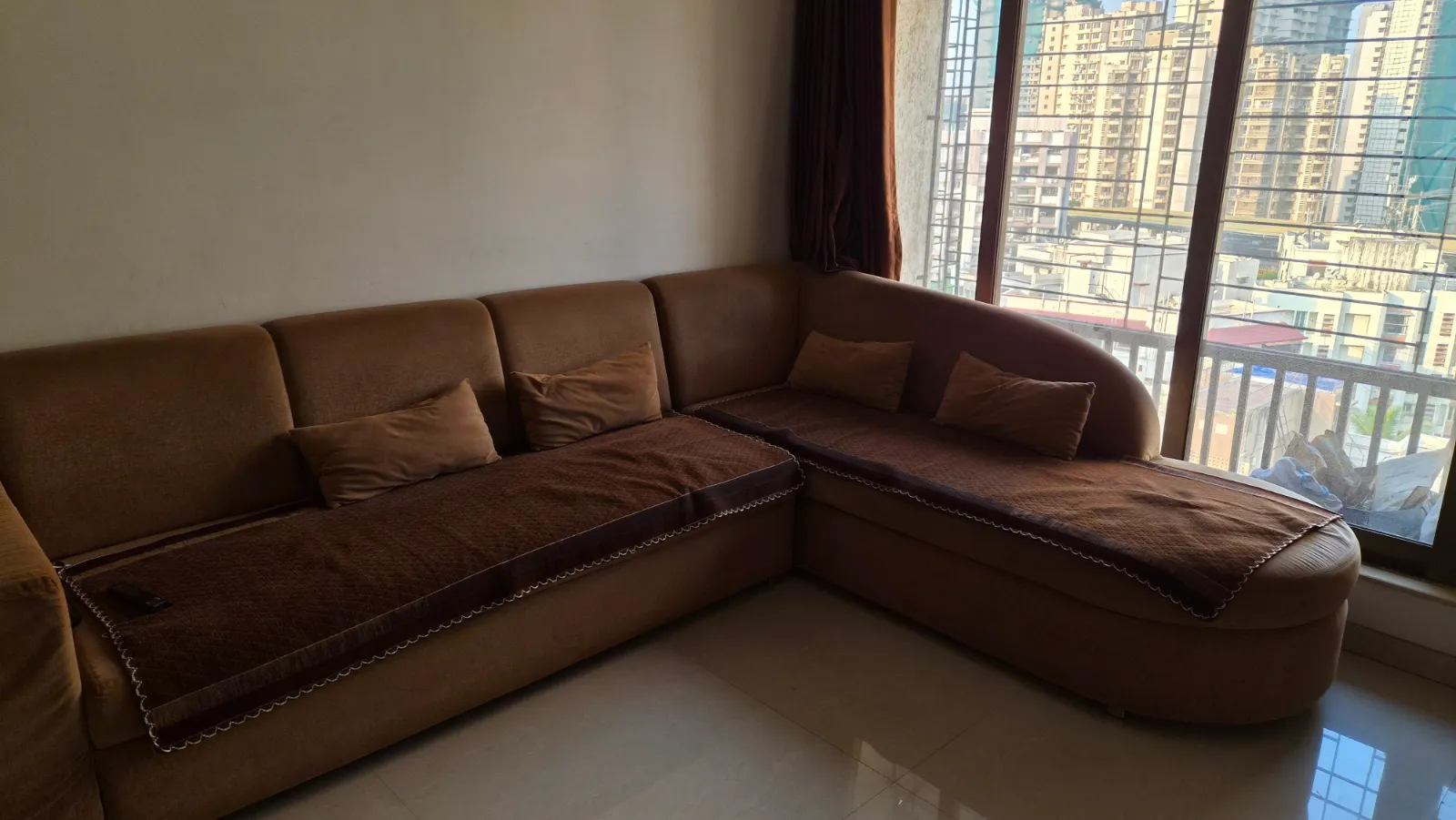 6 seater sofa - Thumbnail 2