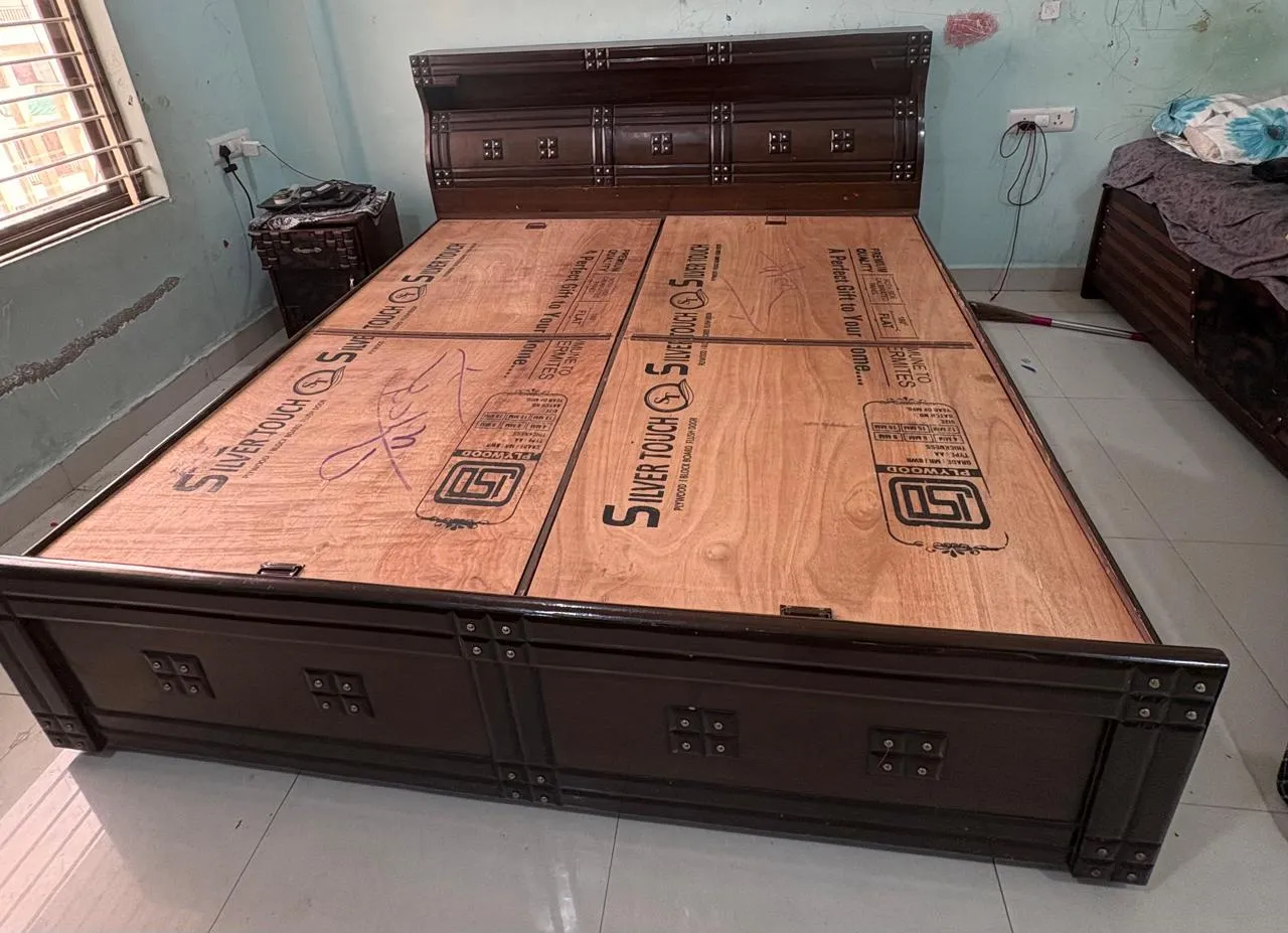 King size double bed for sale in Bhopal, Madhya Pradesh