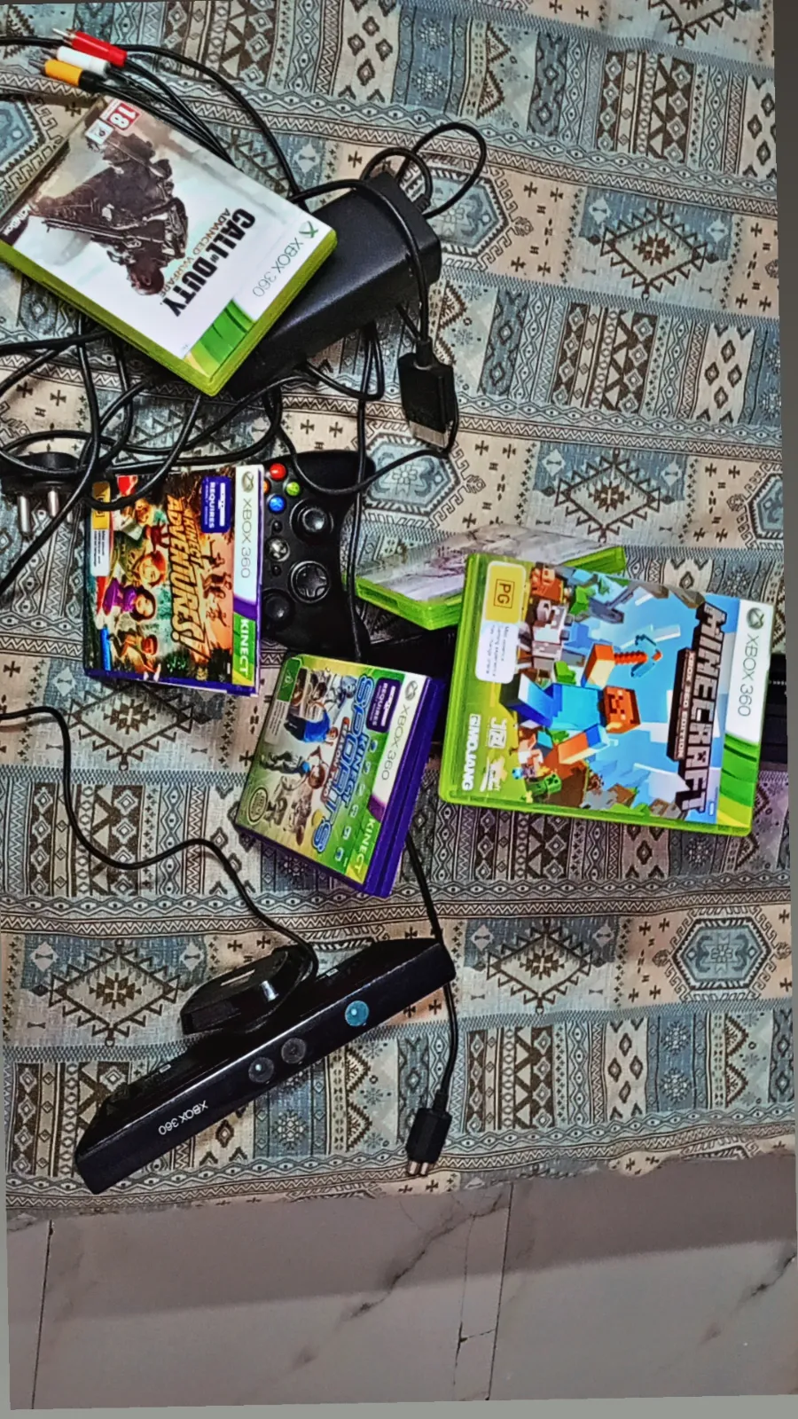 Xbox 360 e with kinict sensor 250gb - Thumbnail 10
