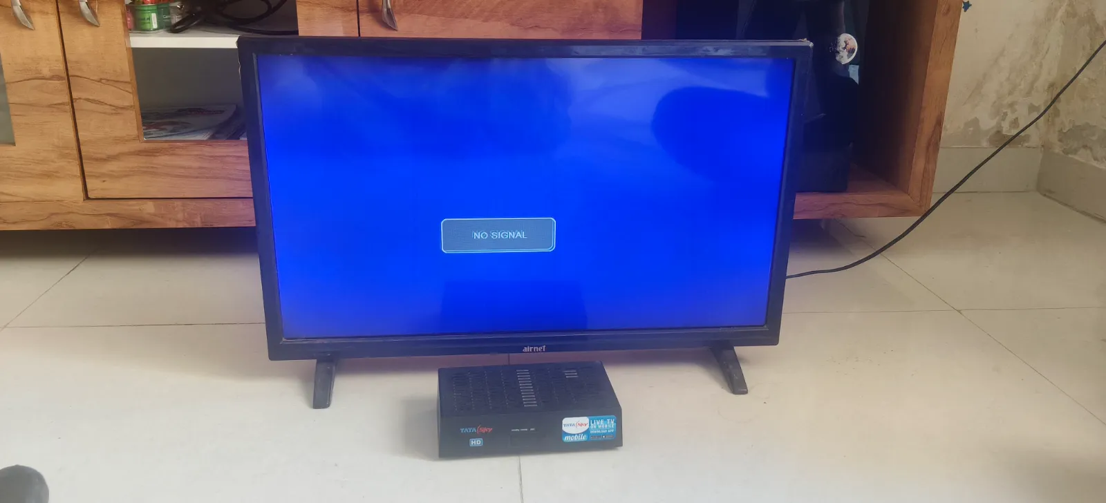 Tv with set top box - Thumbnail 4