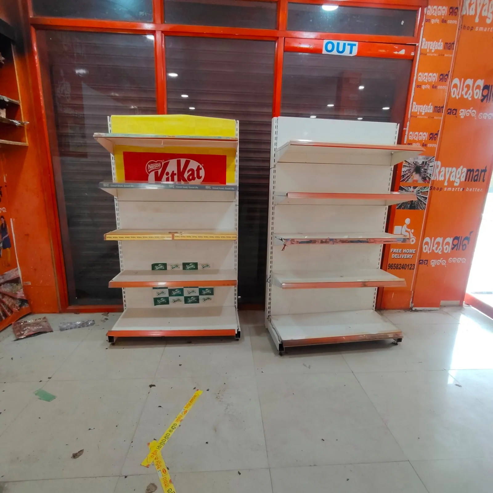 Grocery store racks on sale in 1.5L - Thumbnail 4
