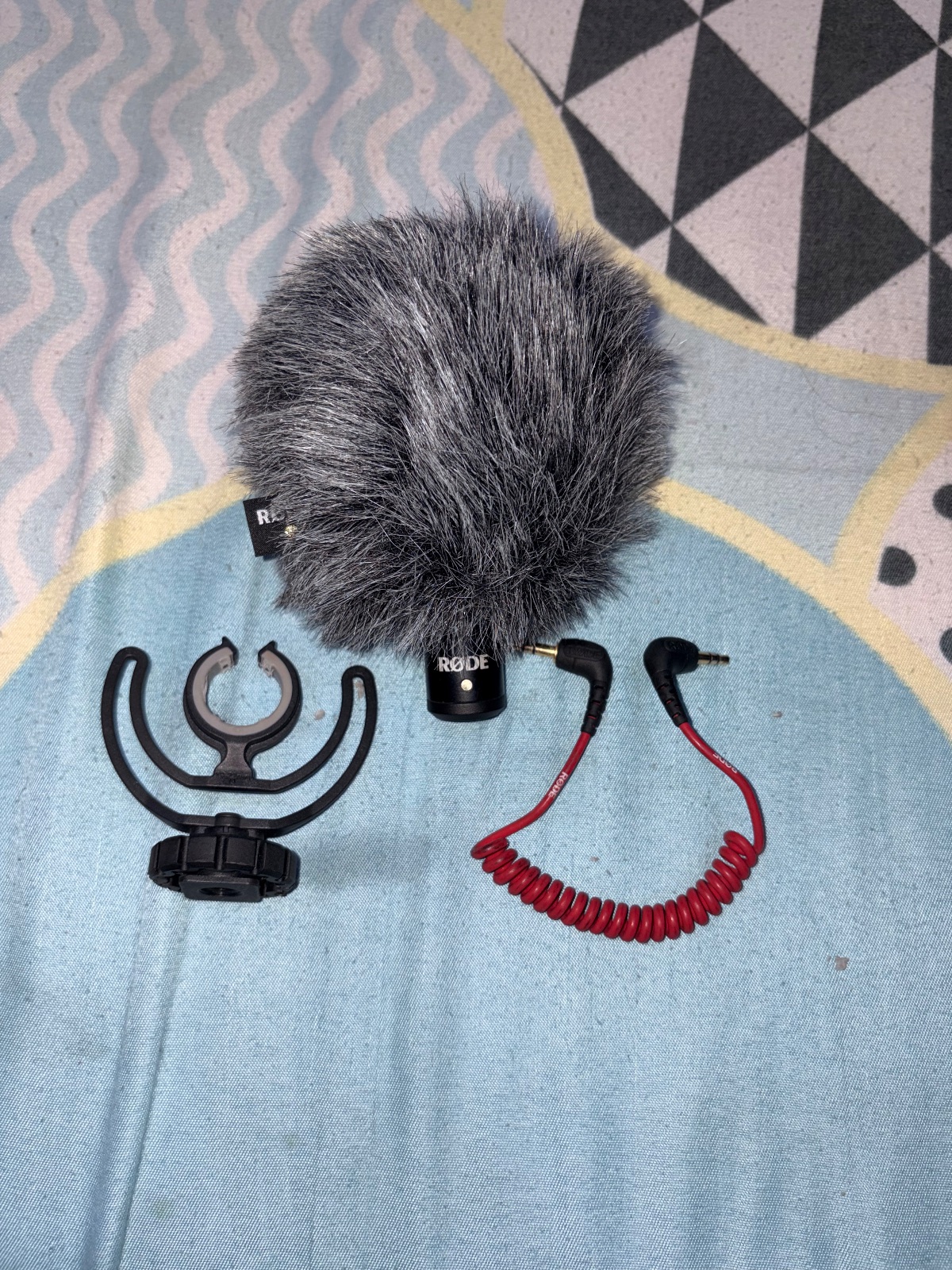 RØDE On-Camera Shotgun Microphone with Windshield & Accessories - Thumbnail 5