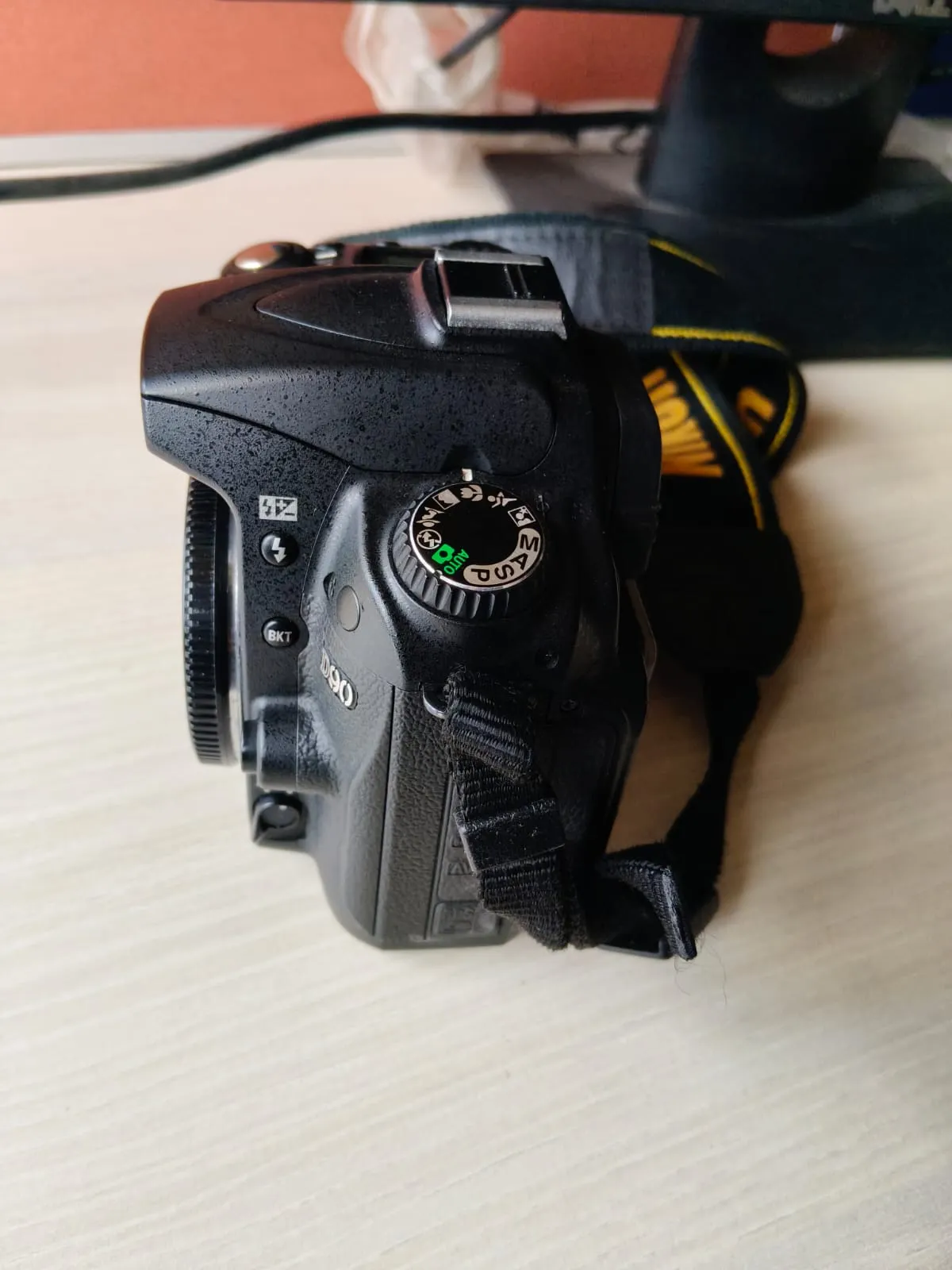 NIKON D-90, Body with lens - Thumbnail 3