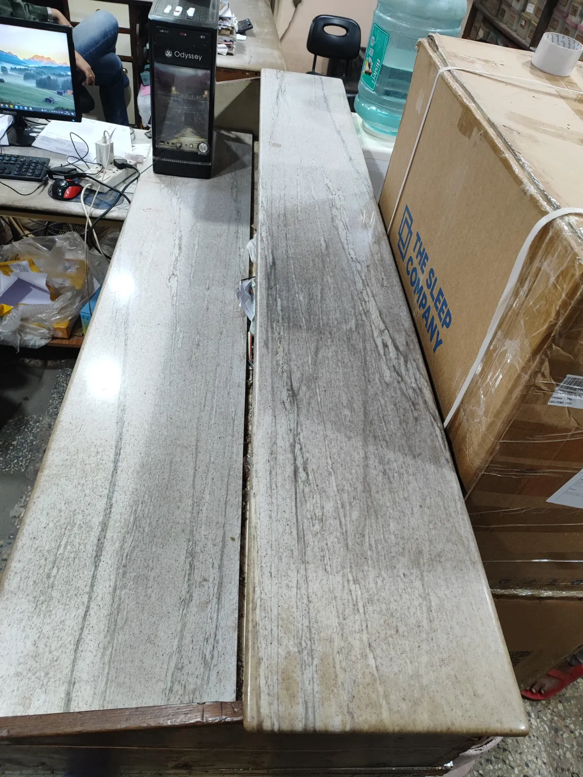 Office table with drawers - Thumbnail 5